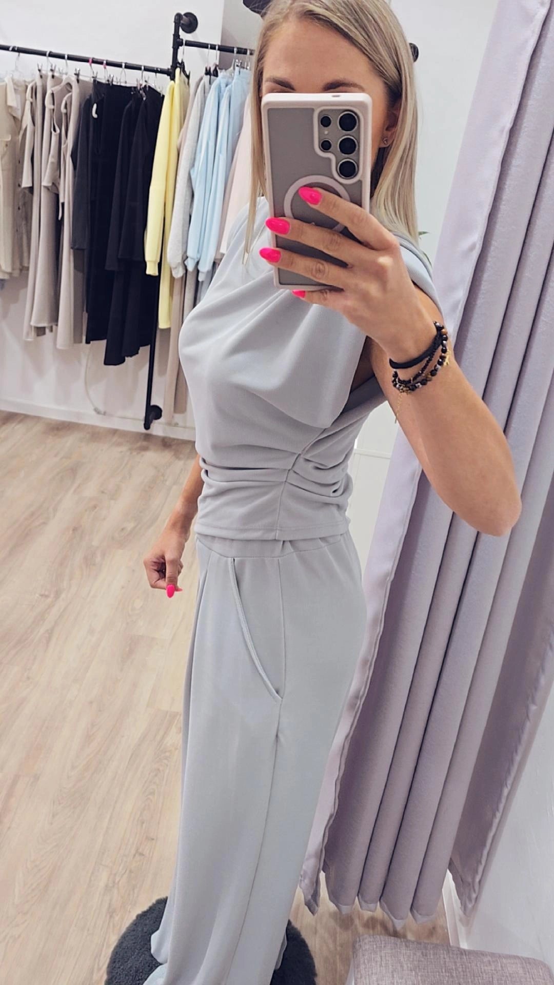 Eleganter Jumpsuit in Hellgrau