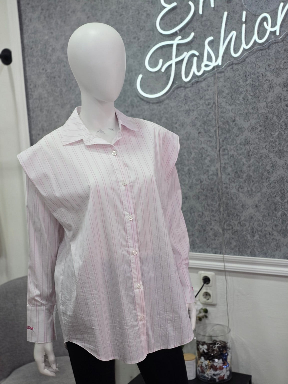 Damenbluse mit rosa Streifen – Oversize Style