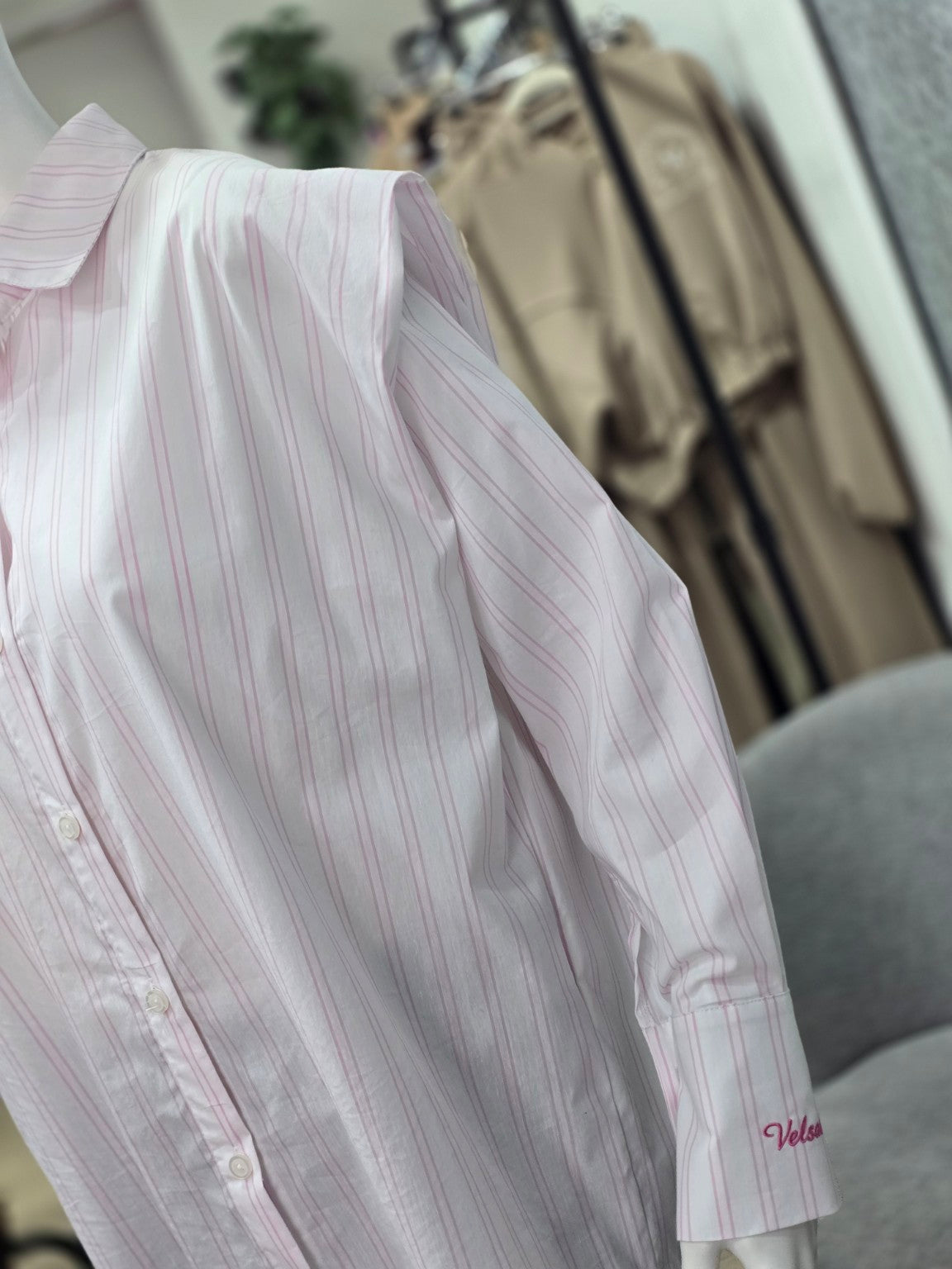 Damenbluse mit rosa Streifen – Oversize Style