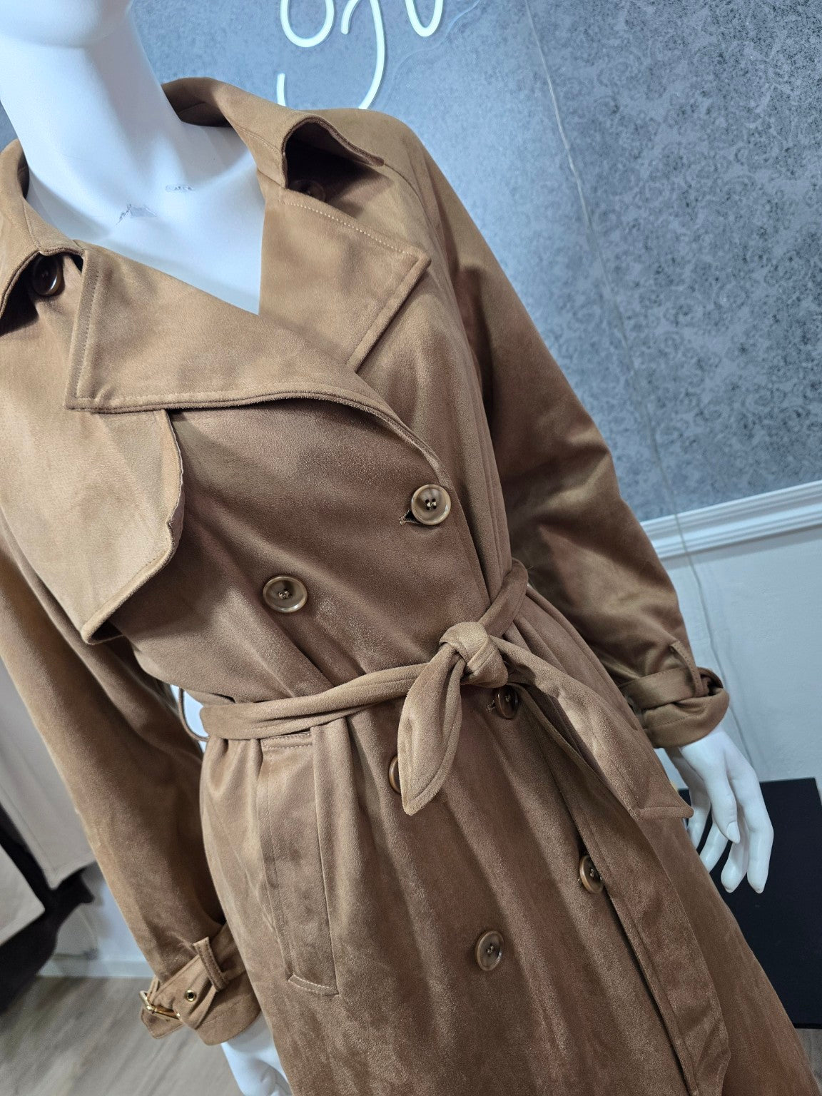 Eleganter Damen Trenchcoat – Wildlederoptik Camel