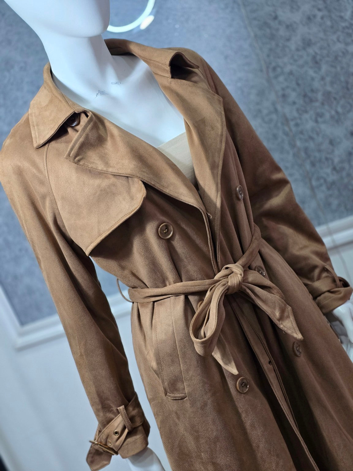 Eleganter Damen Trenchcoat – Wildlederoptik Camel