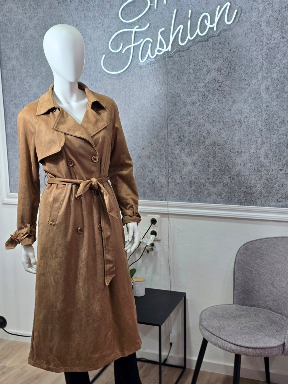 Eleganter Damen Trenchcoat – Wildlederoptik Camel