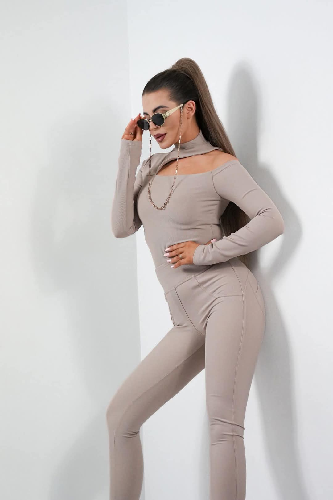 Tight-fitting ribbed top with stand-up collar and cut-out – by Mielczarkowski
