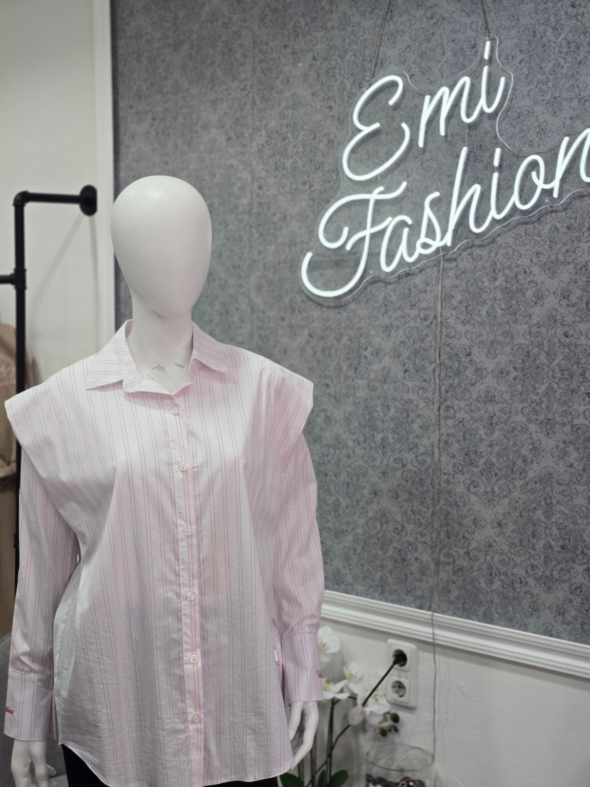 Damenbluse mit rosa Streifen – Oversize Style