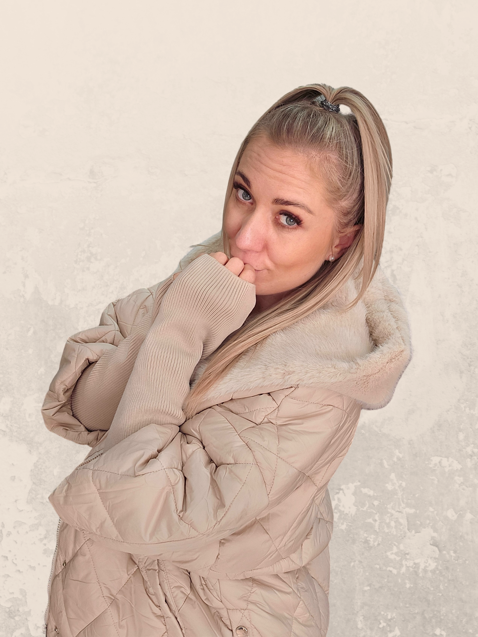 Steppjacke mit Kunstfellkapuze – Beige