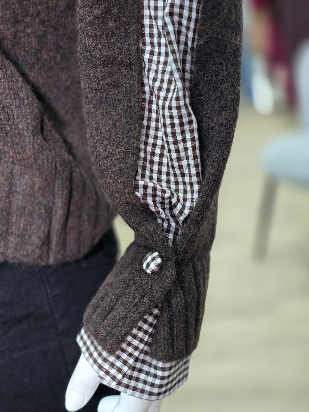 Pullover mit Herz-Applikation und Karodetails – Beige oder Schokoladenbraun