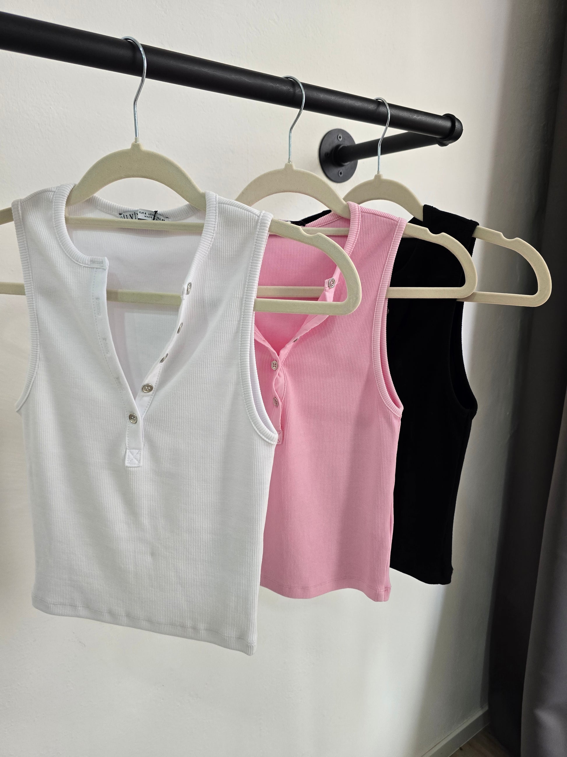 Ärmelloses Rippstrick-Top mit Knopfleiste – Rosa