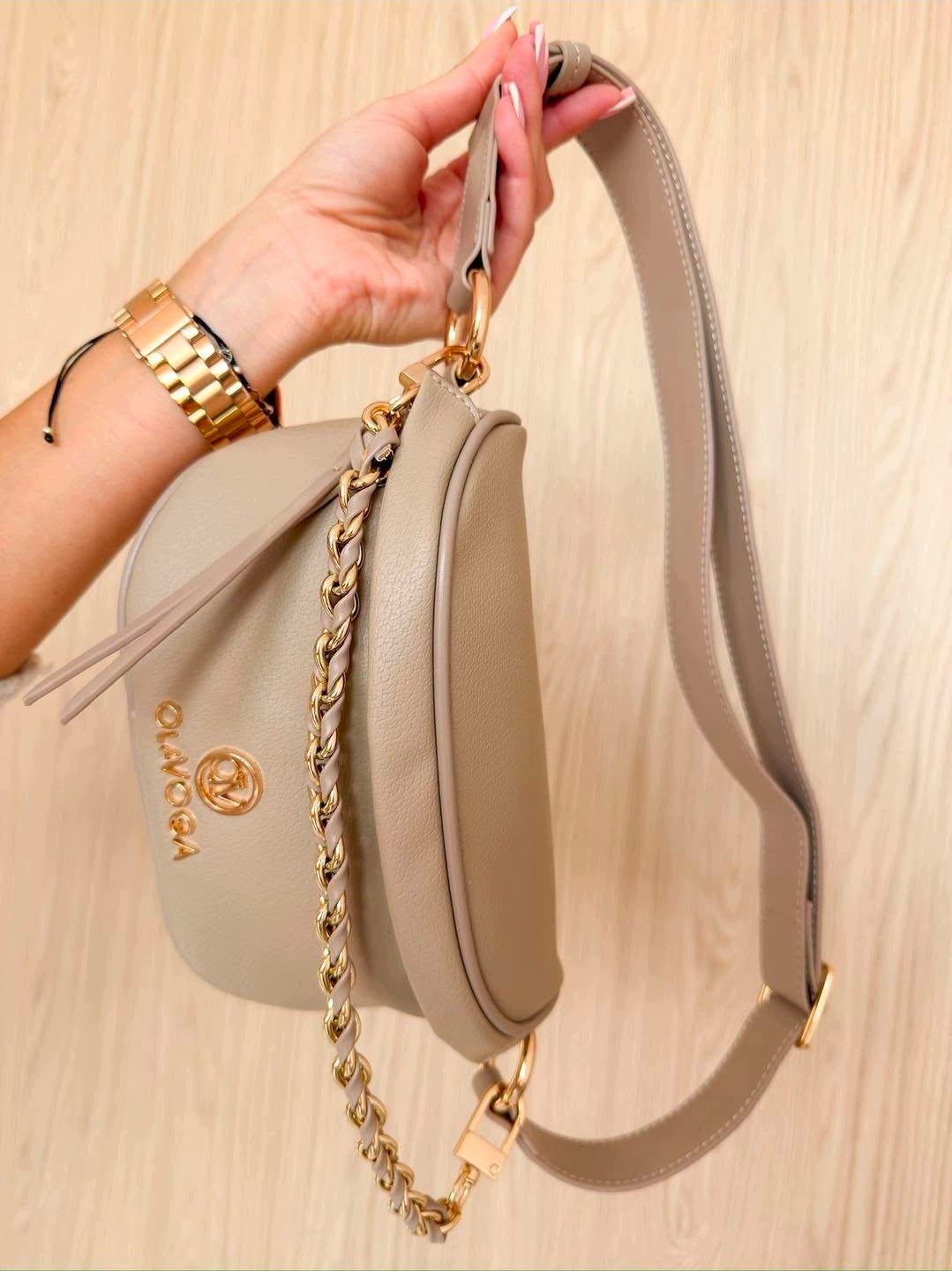 NEUESTE KOLLEKTION VON OLAVOGA
JAYLIN BAUCHTASCHE