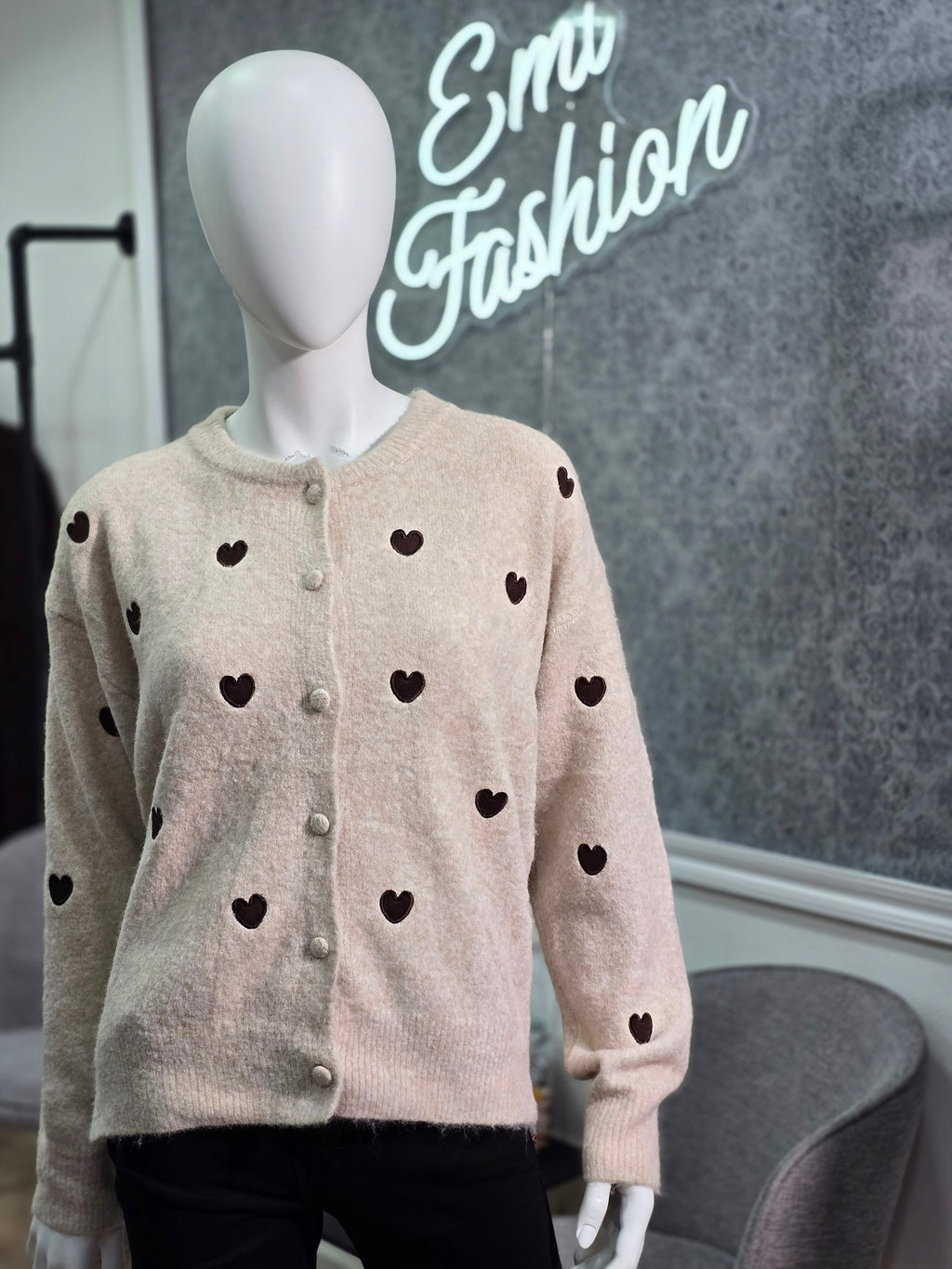 Strickjacke mit Herzmuster – Beige oder Schokoladenbraun