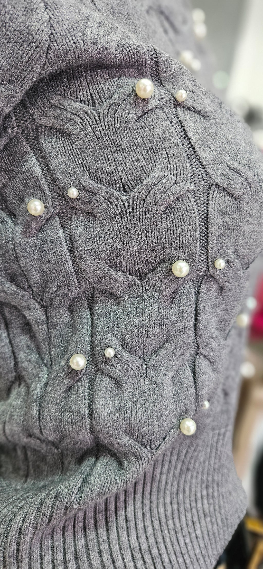 Eleganter Kurzarm-Strickpullover mit Perlen