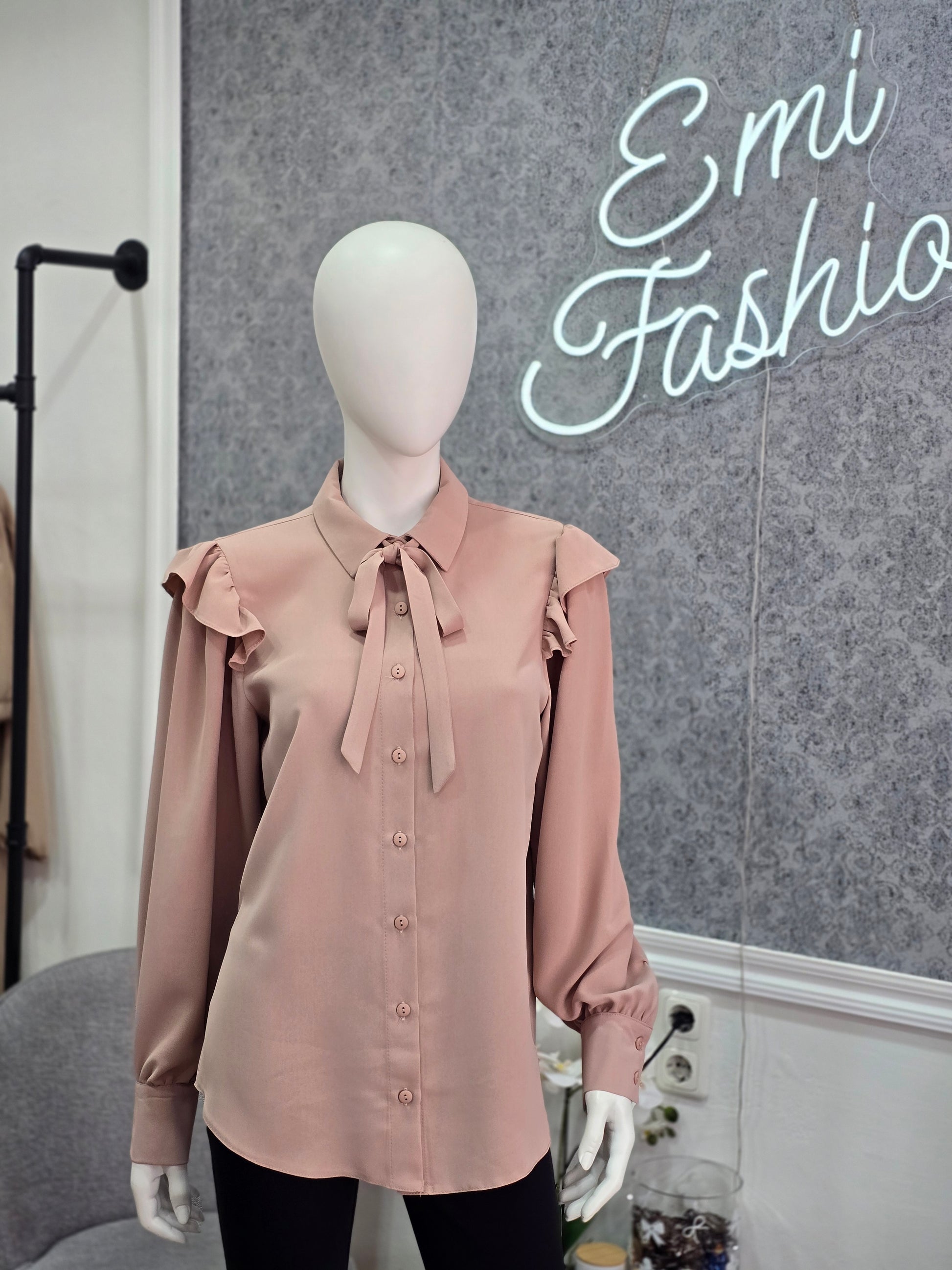 Elegante Damenbluse mit Schleife