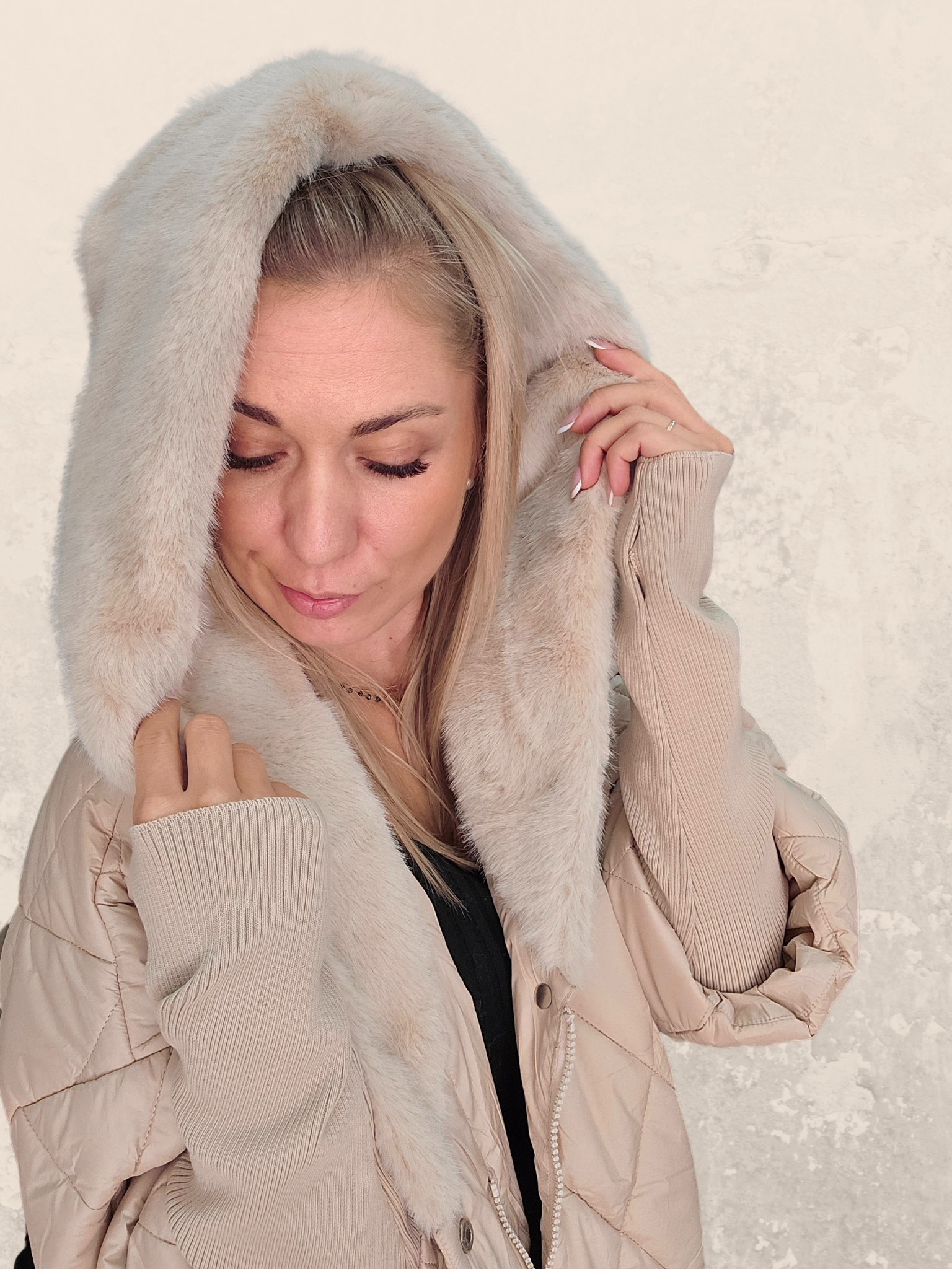 Steppjacke mit Kunstfellkapuze – Beige