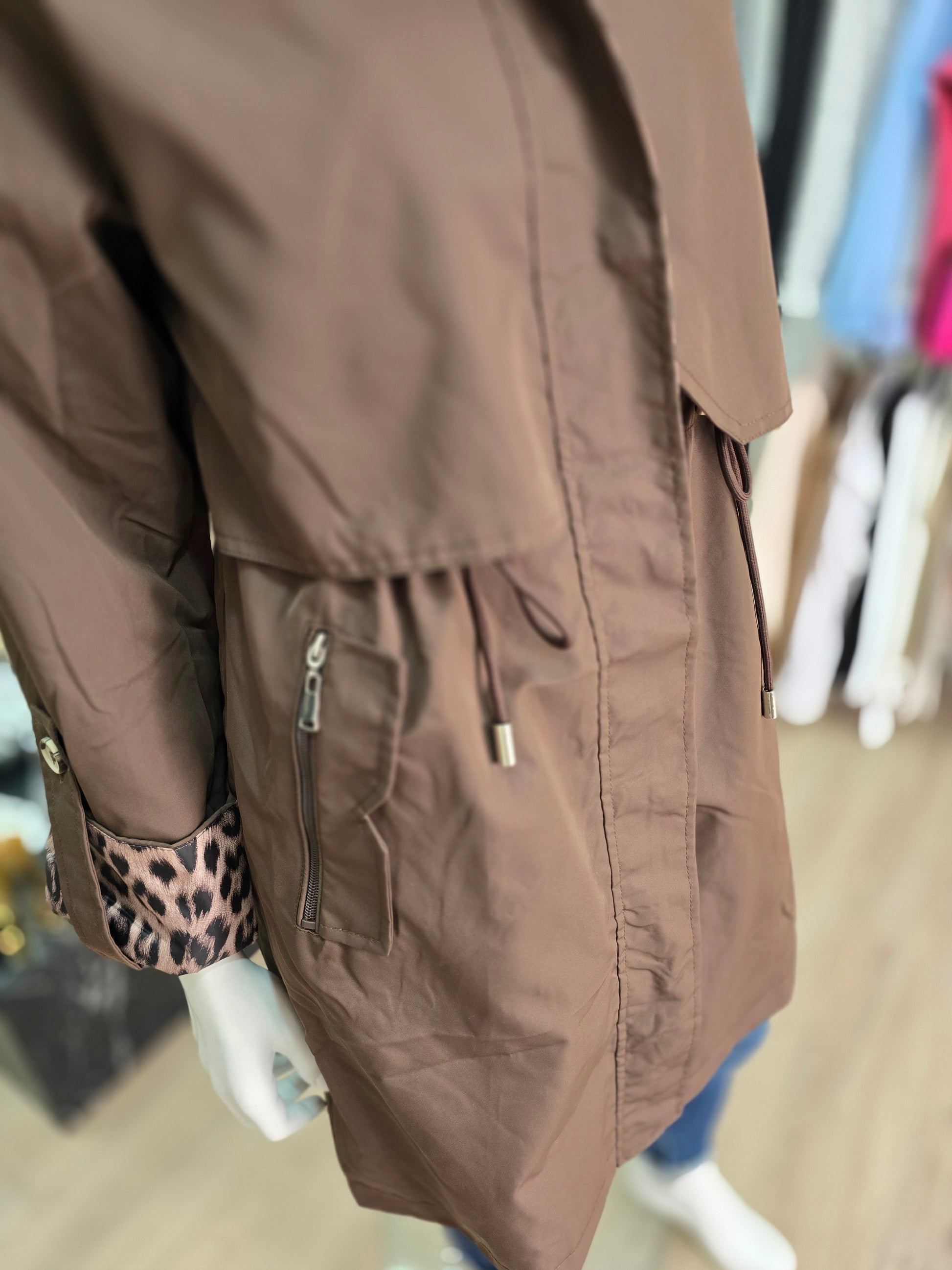 Damen Übergangsjacke mit Kapuze & Leoparden-Details