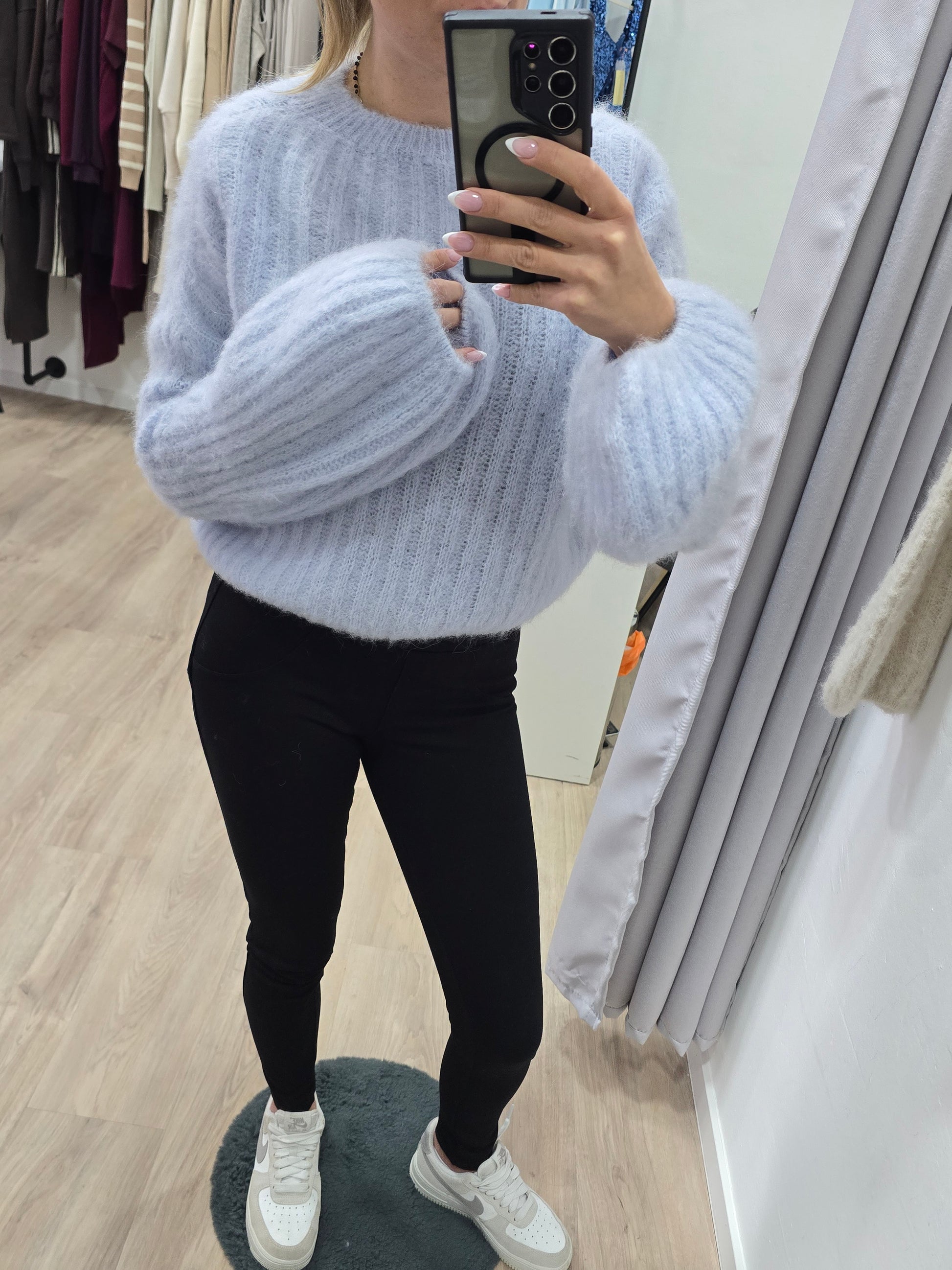 Flauschiger Pullover – Uni
