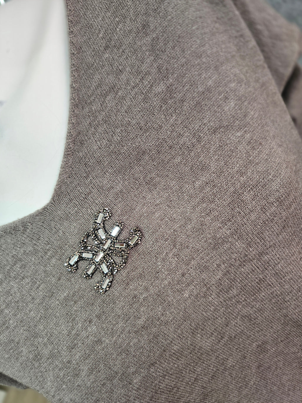 Italienischer Pullover – Glamour Touch mit Strassdetails