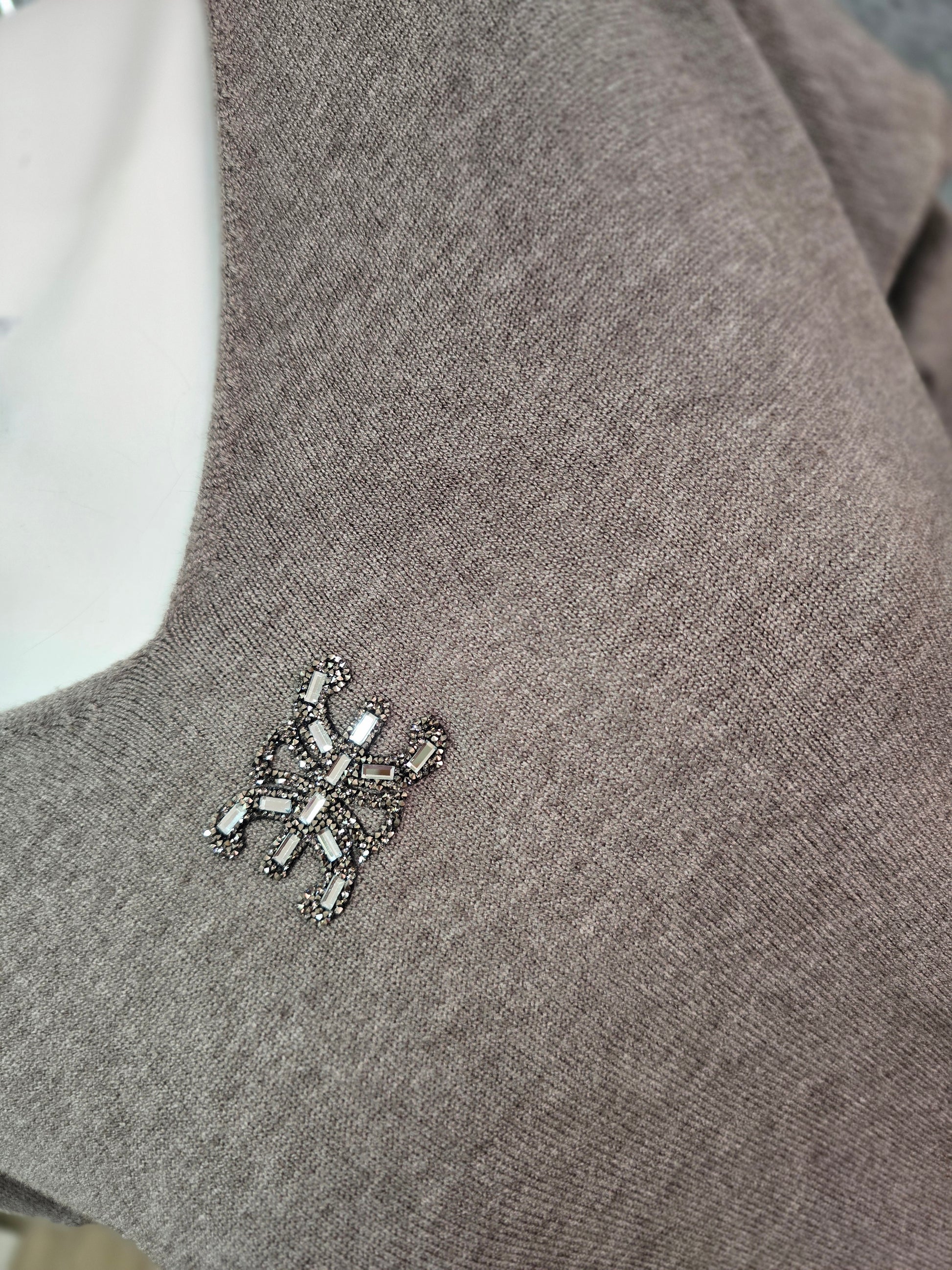 Italienischer Pullover – Glamour Touch mit Strassdetails
