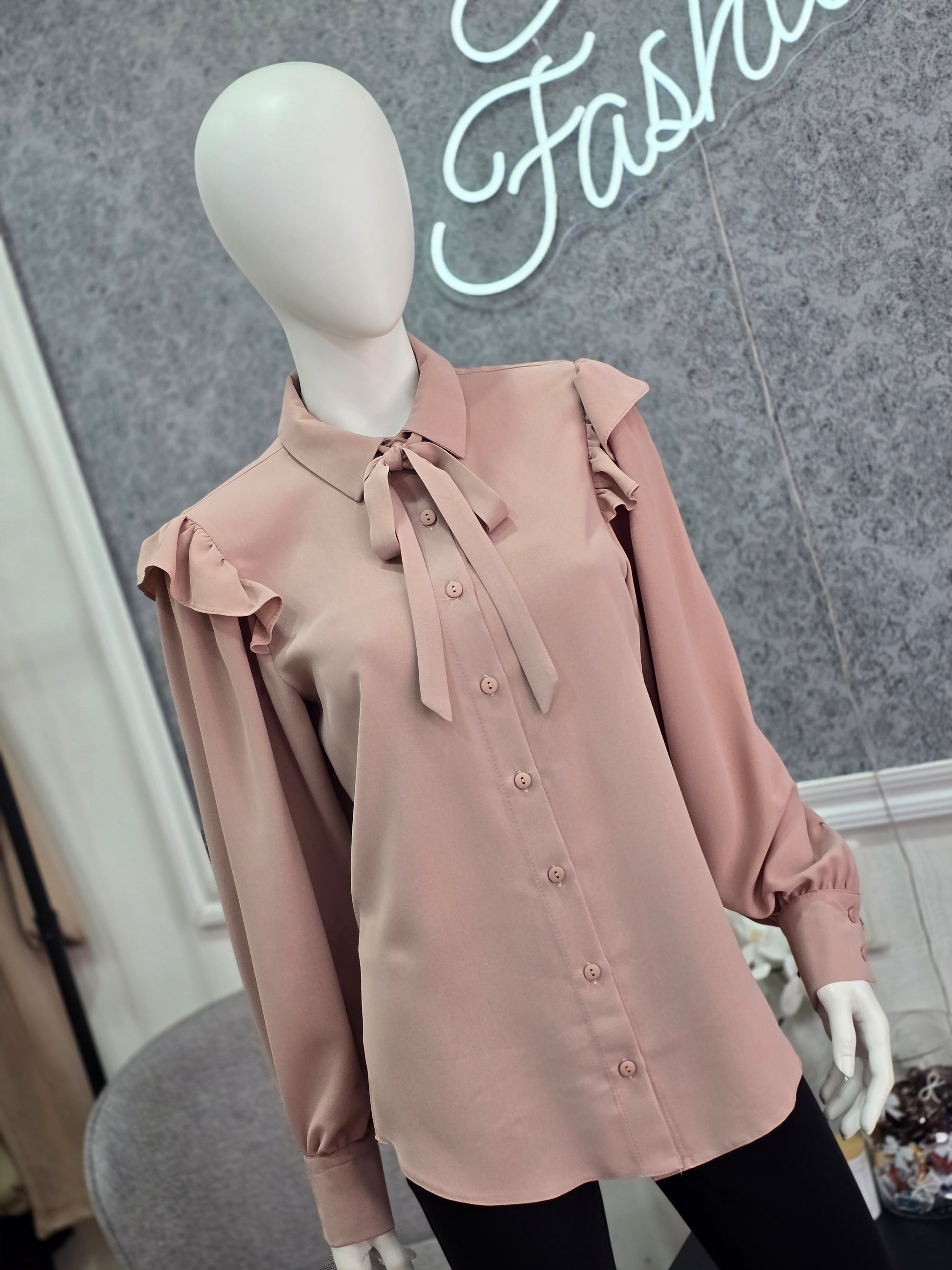 Elegante Damenbluse mit Schleife