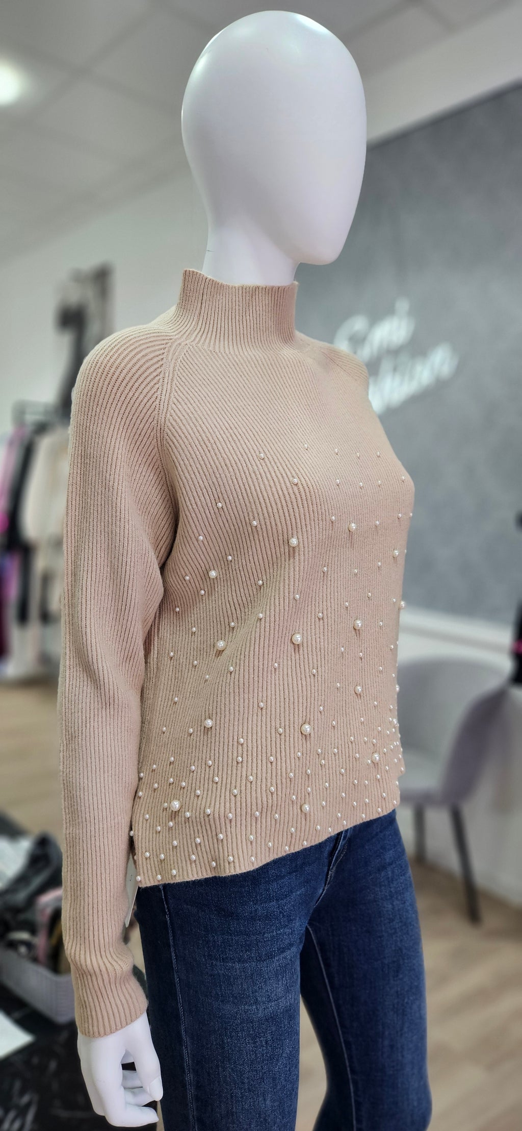 Gerippter Stehkragen-Pullover mit Perlen-Applikation