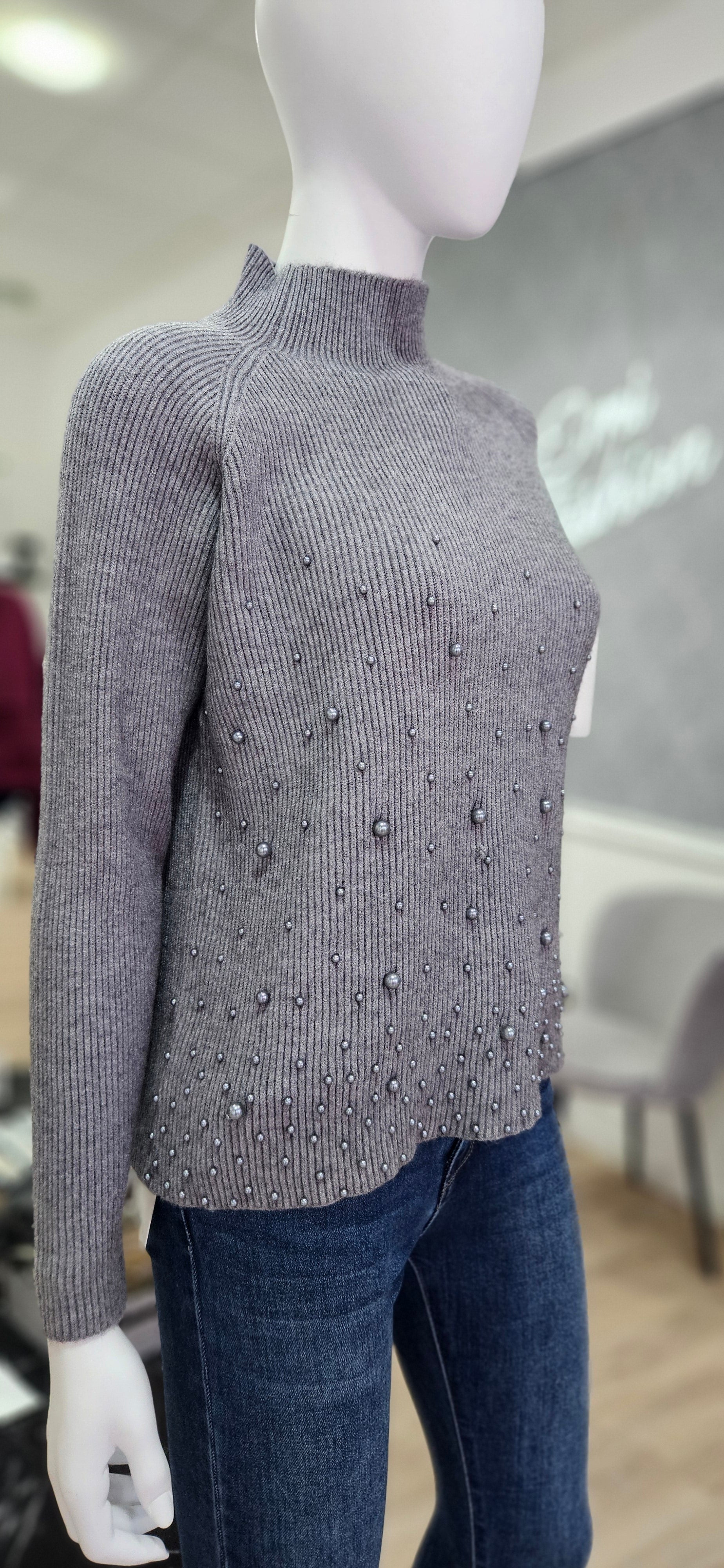 Gerippter Stehkragen-Pullover mit Perlen-Applikation