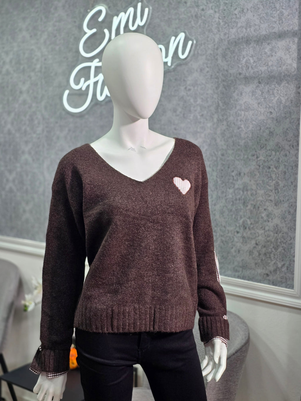 Pullover mit Herz-Applikation und Karodetails – Beige oder Schokoladenbraun