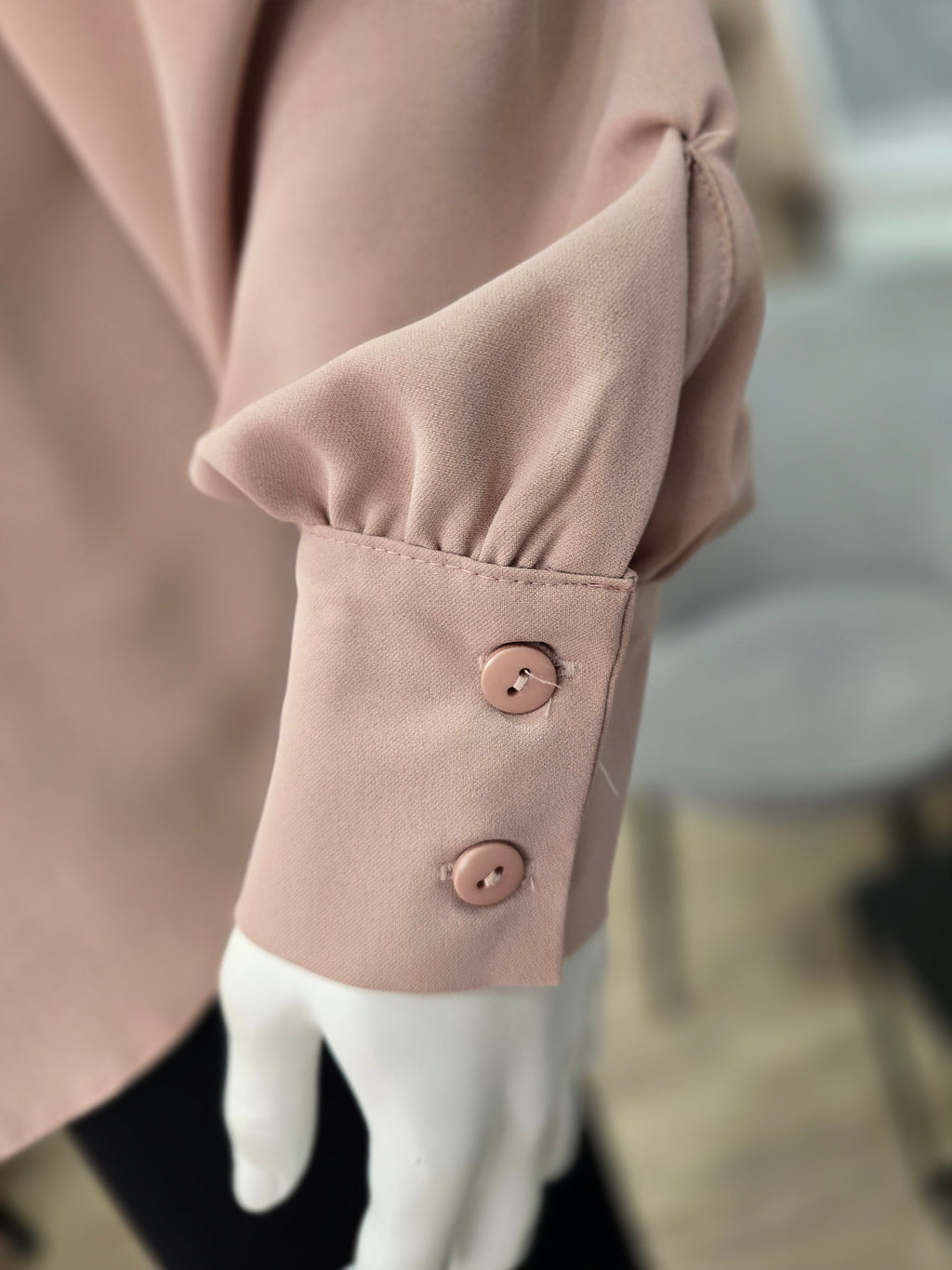 Elegante Damenbluse mit Schleife