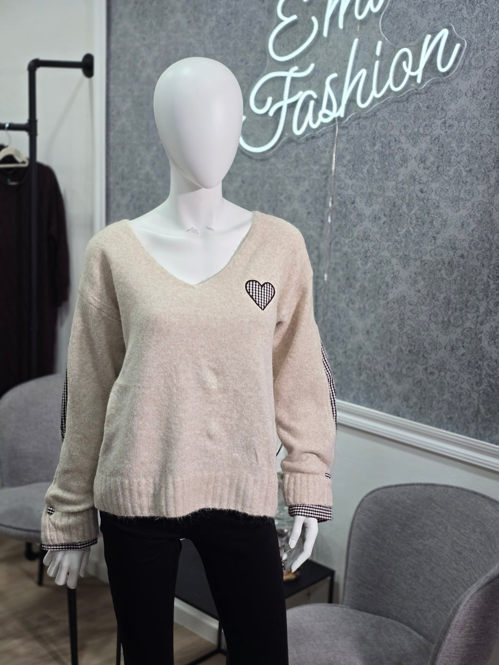 Pullover mit Herz-Applikation und Karodetails – Beige oder Schokoladenbraun