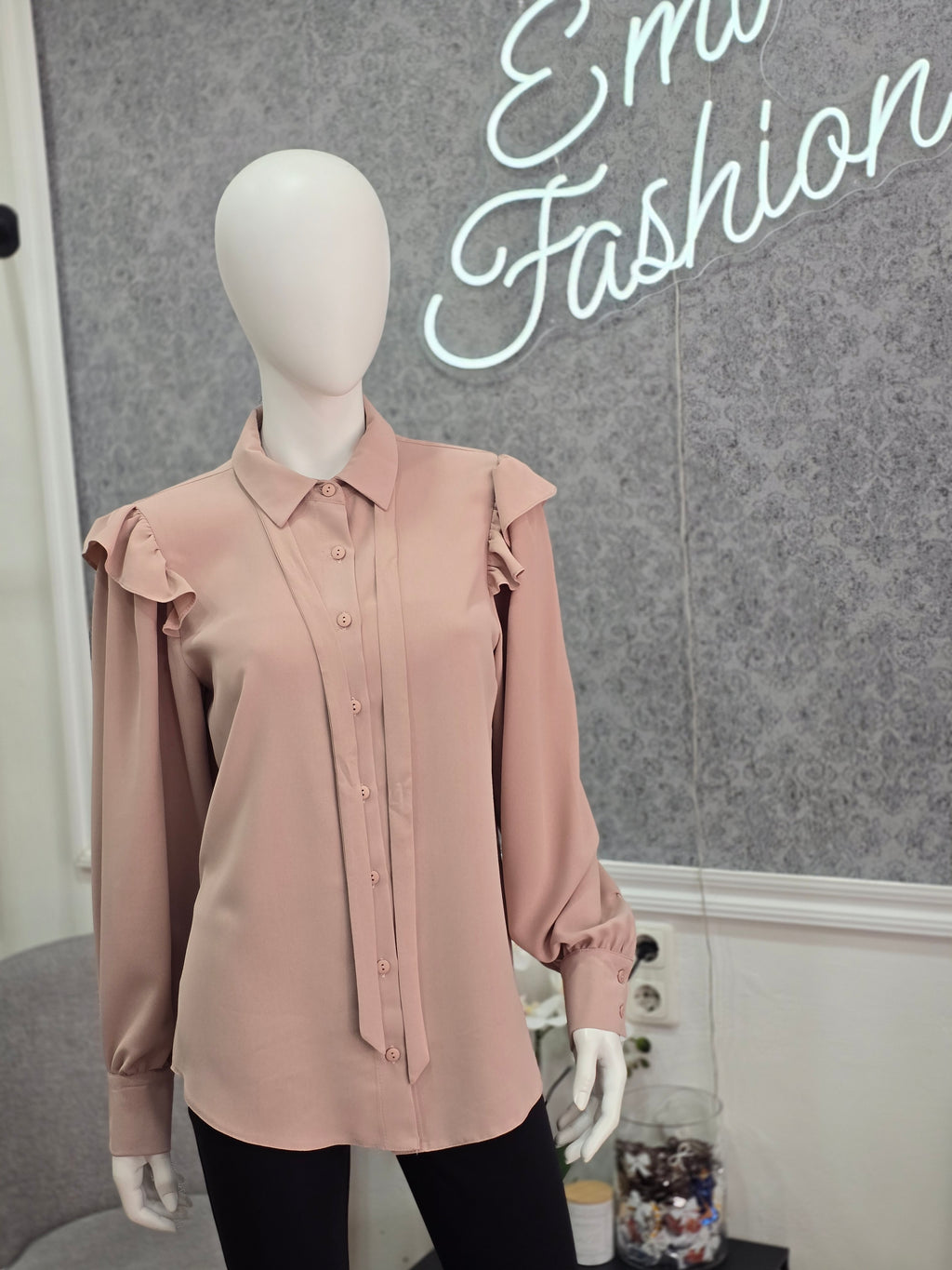 Elegante Damenbluse mit Schleife