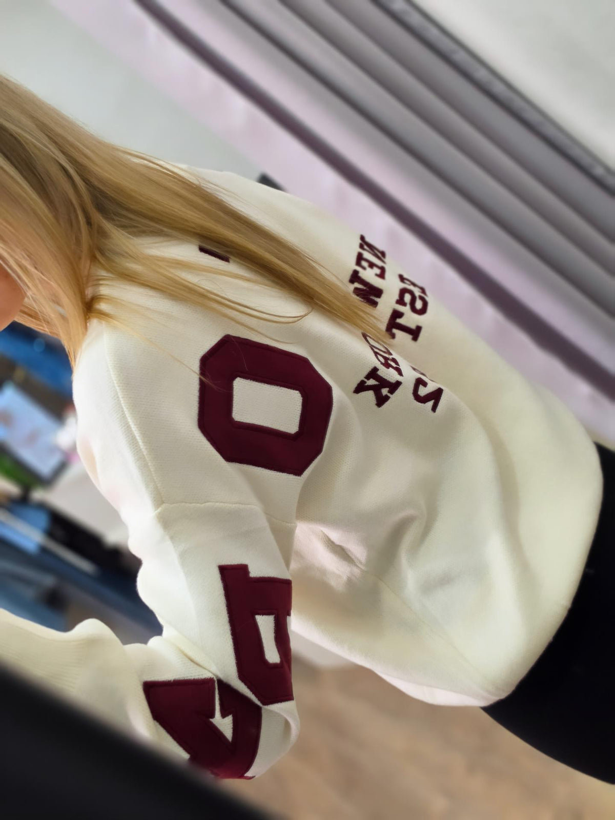 NY Oversize Pullover mit College-Applikationen