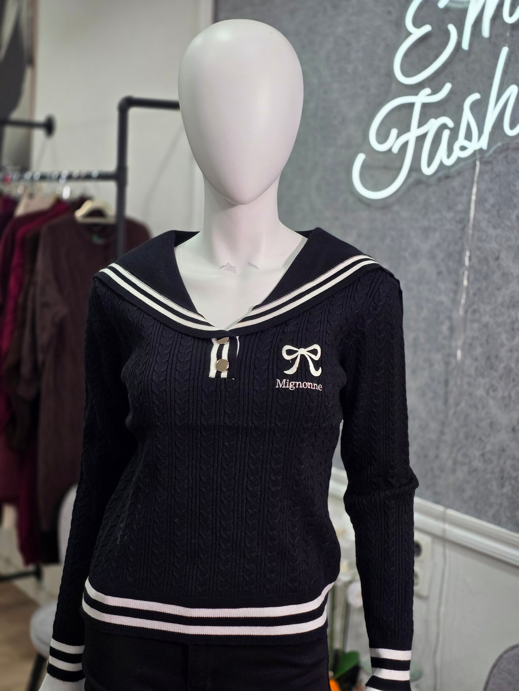 Pullover mit Matrosenkragen und Schleifendetail – Schwarz mit Weiß