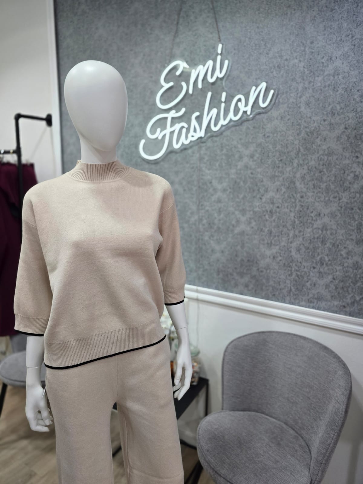 Kurzes Strick-Loungewear-Set mit Kontrast-Details