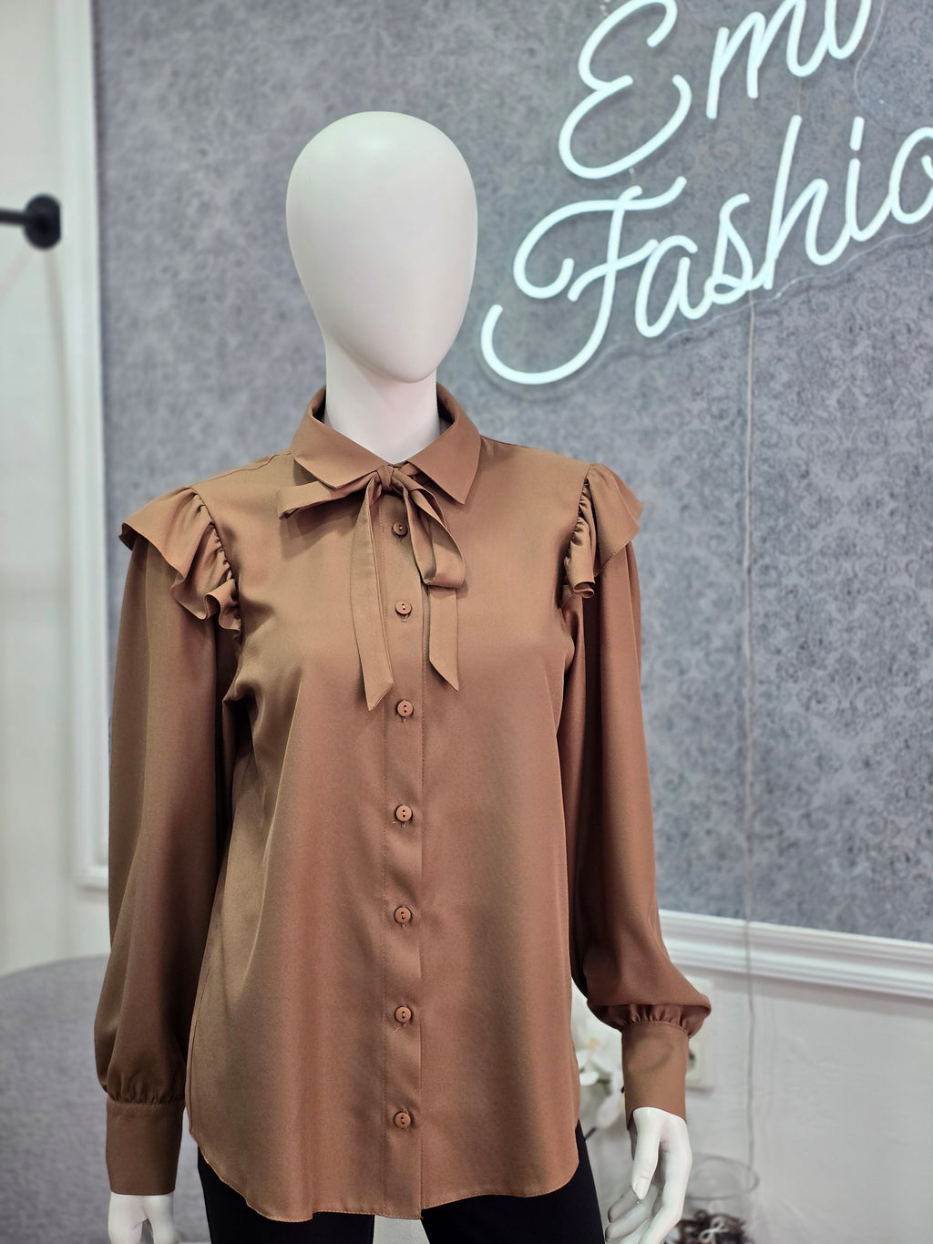 Elegante Damenbluse mit Schleife