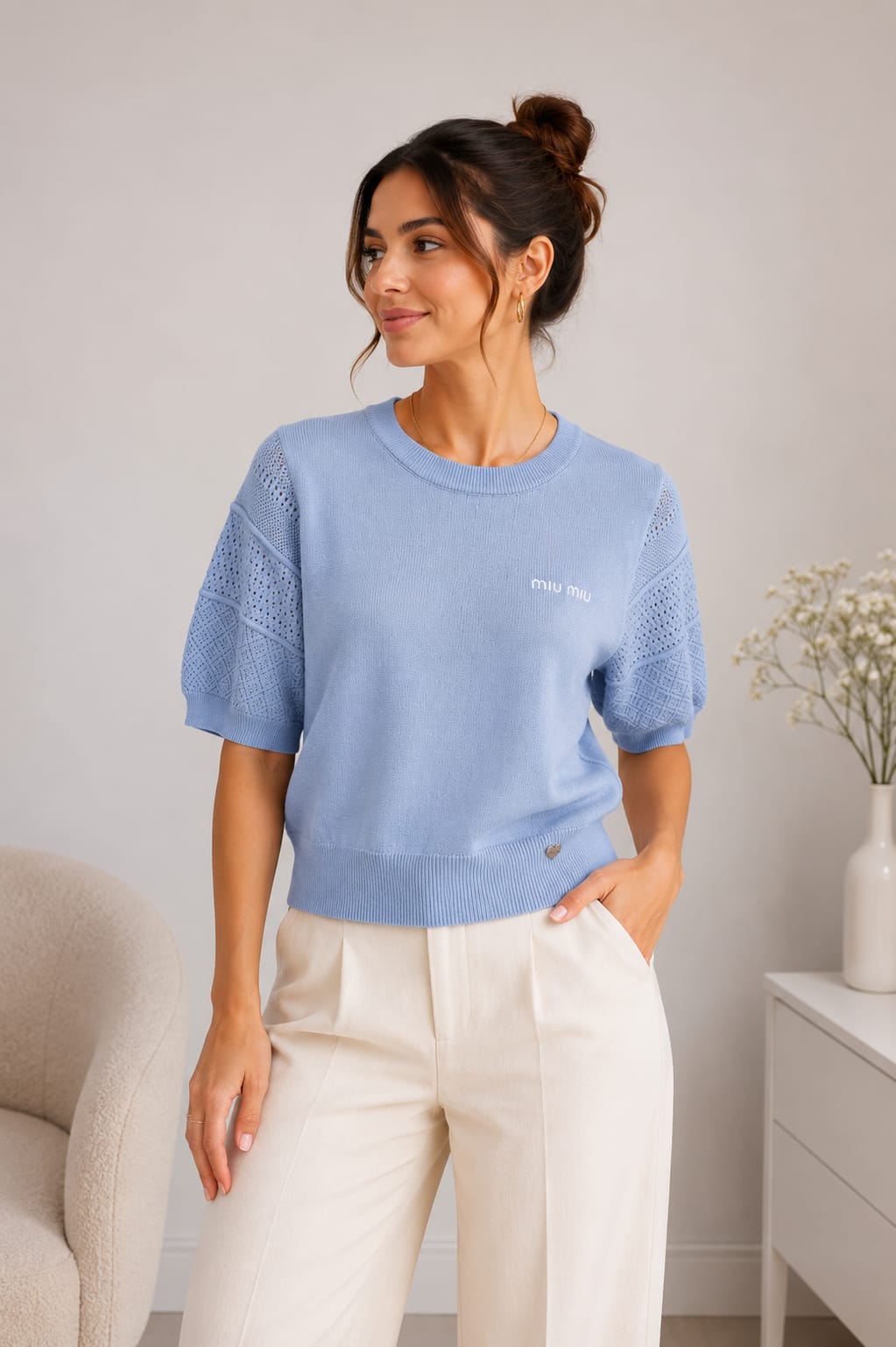Eleganter Feinstrick-Pullover mit Lochmuster-Ärmeln