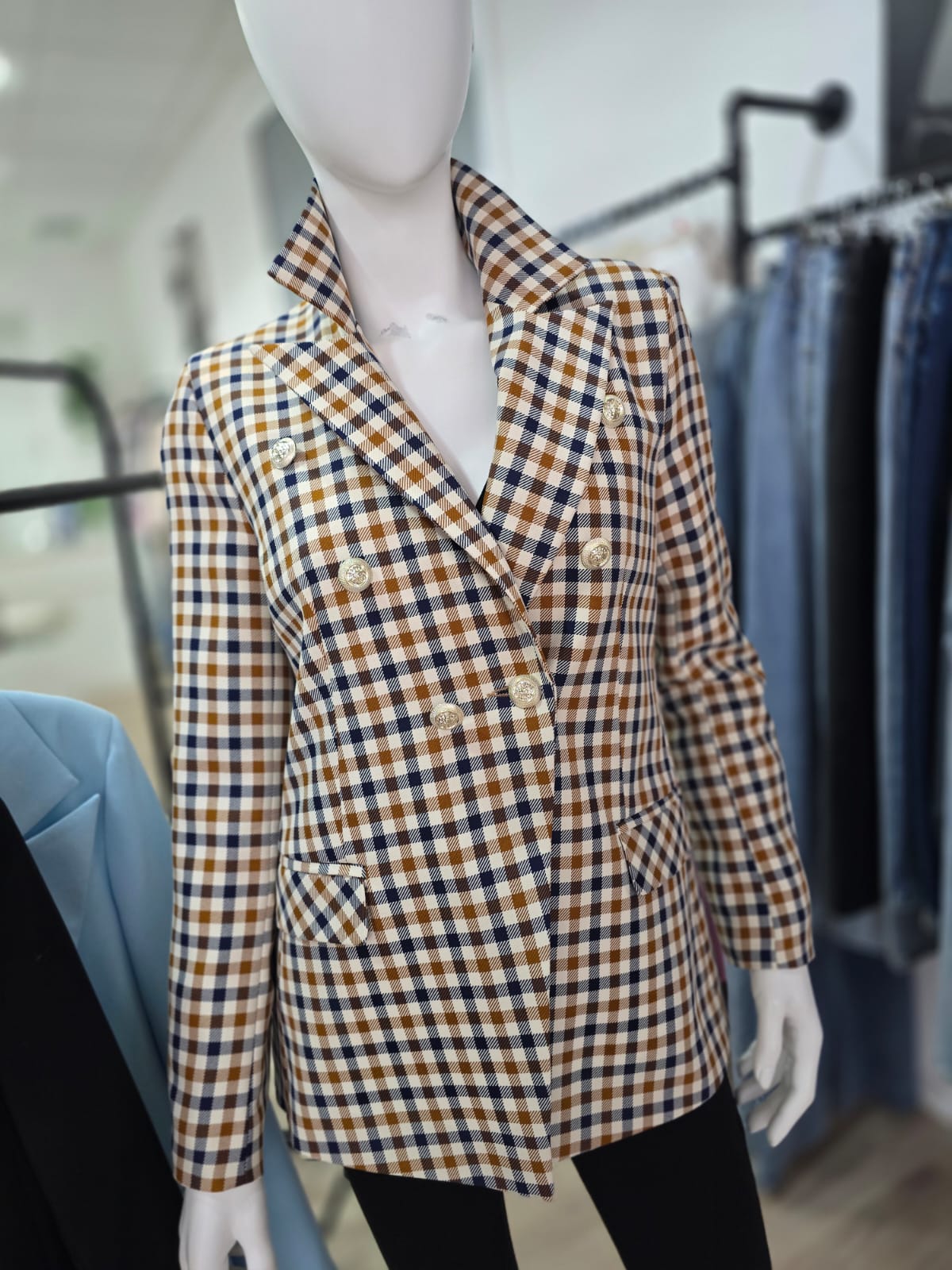 Eleganter Doppelreiher-Blazer mit Goldknöpfen