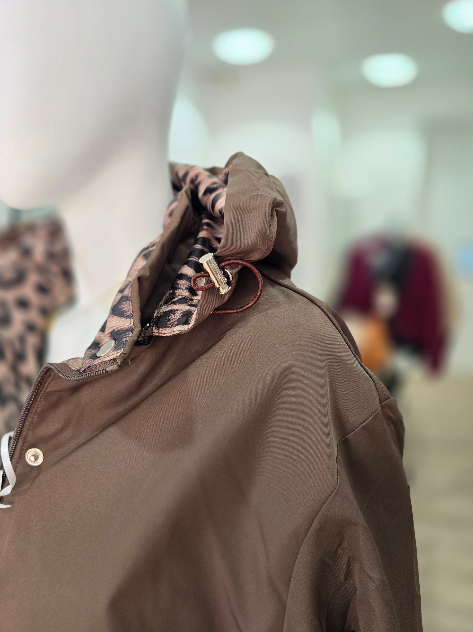 Damen Übergangsjacke mit Kapuze & Leoparden-Details