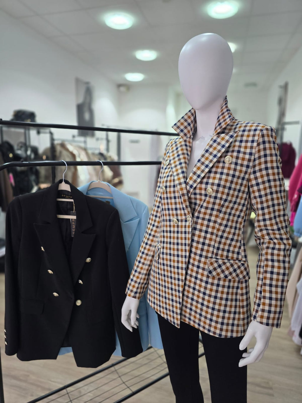 Eleganter Doppelreiher-Blazer mit Goldknöpfen