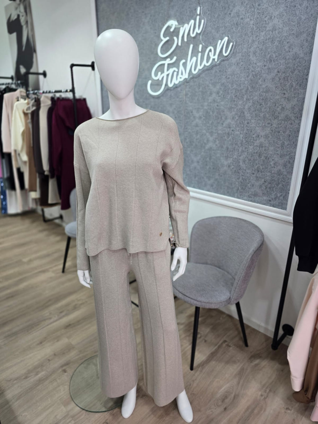 Elegantes Strick-Set im Loungewear-Stil