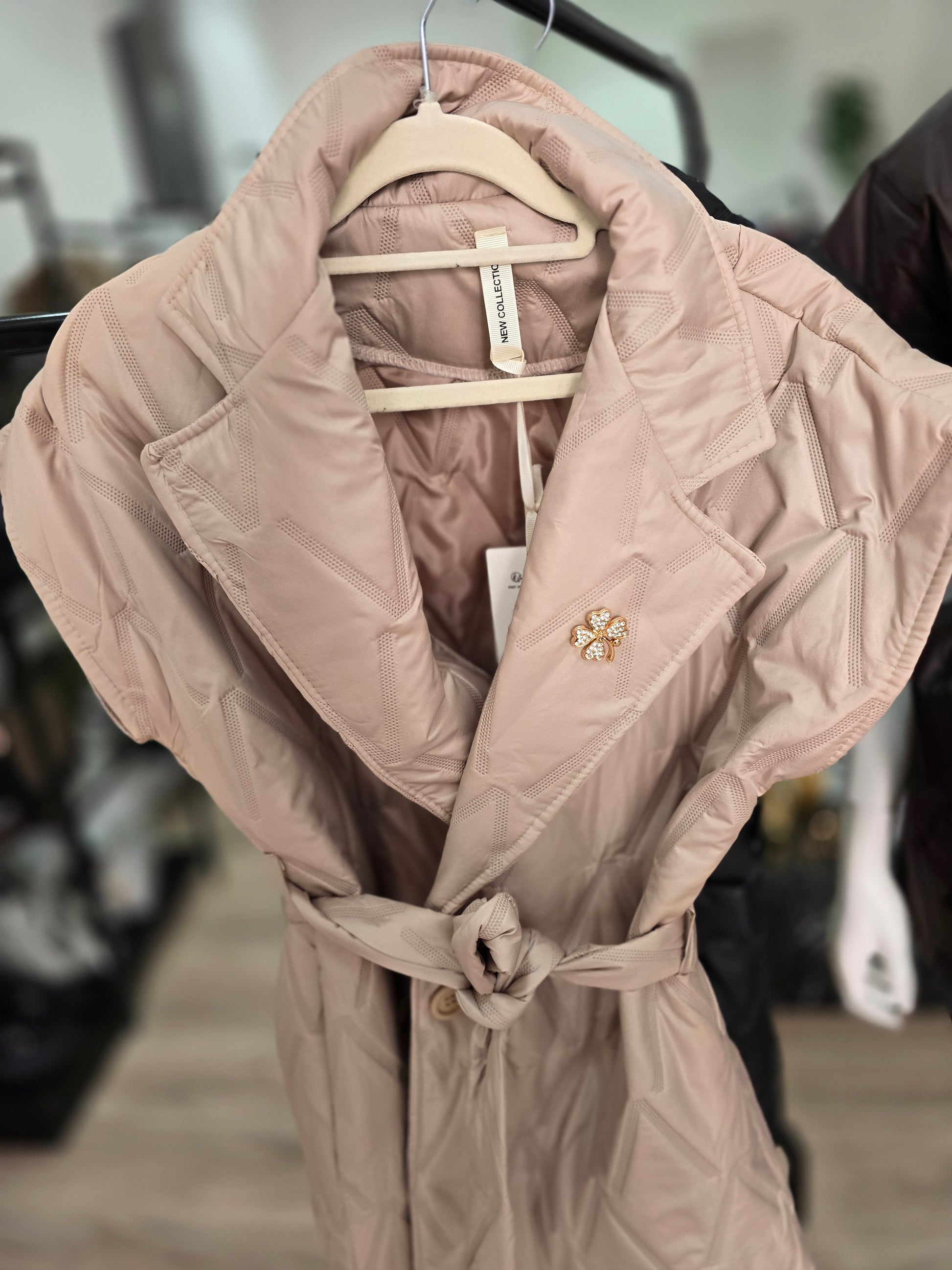 Elegante gesteppte Weste mit kurzem Ärmel & Bindegürtel
