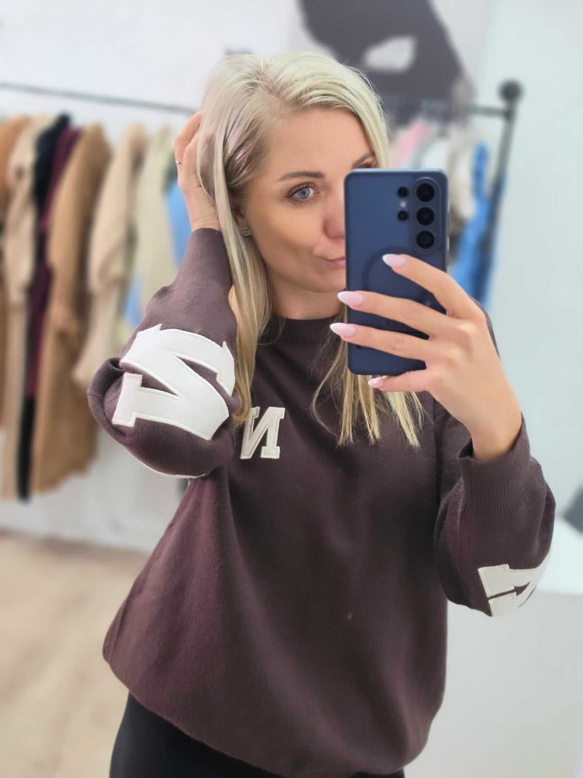 NY Oversize Pullover mit College-Applikationen
