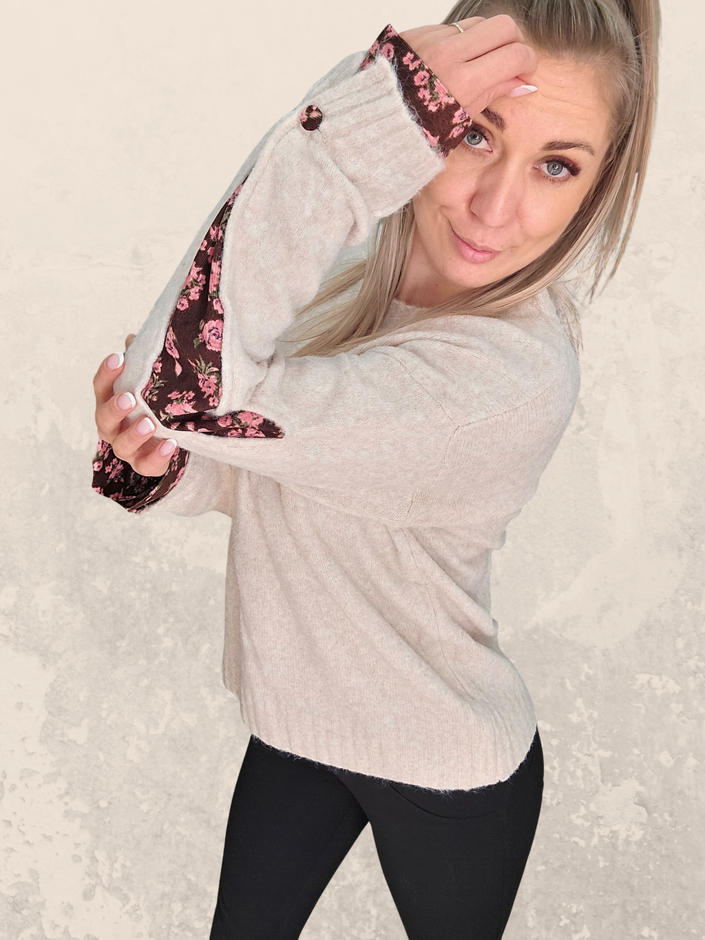 Pullover mit Herz und Blumendetails – Beige oder Schokoladenbraun