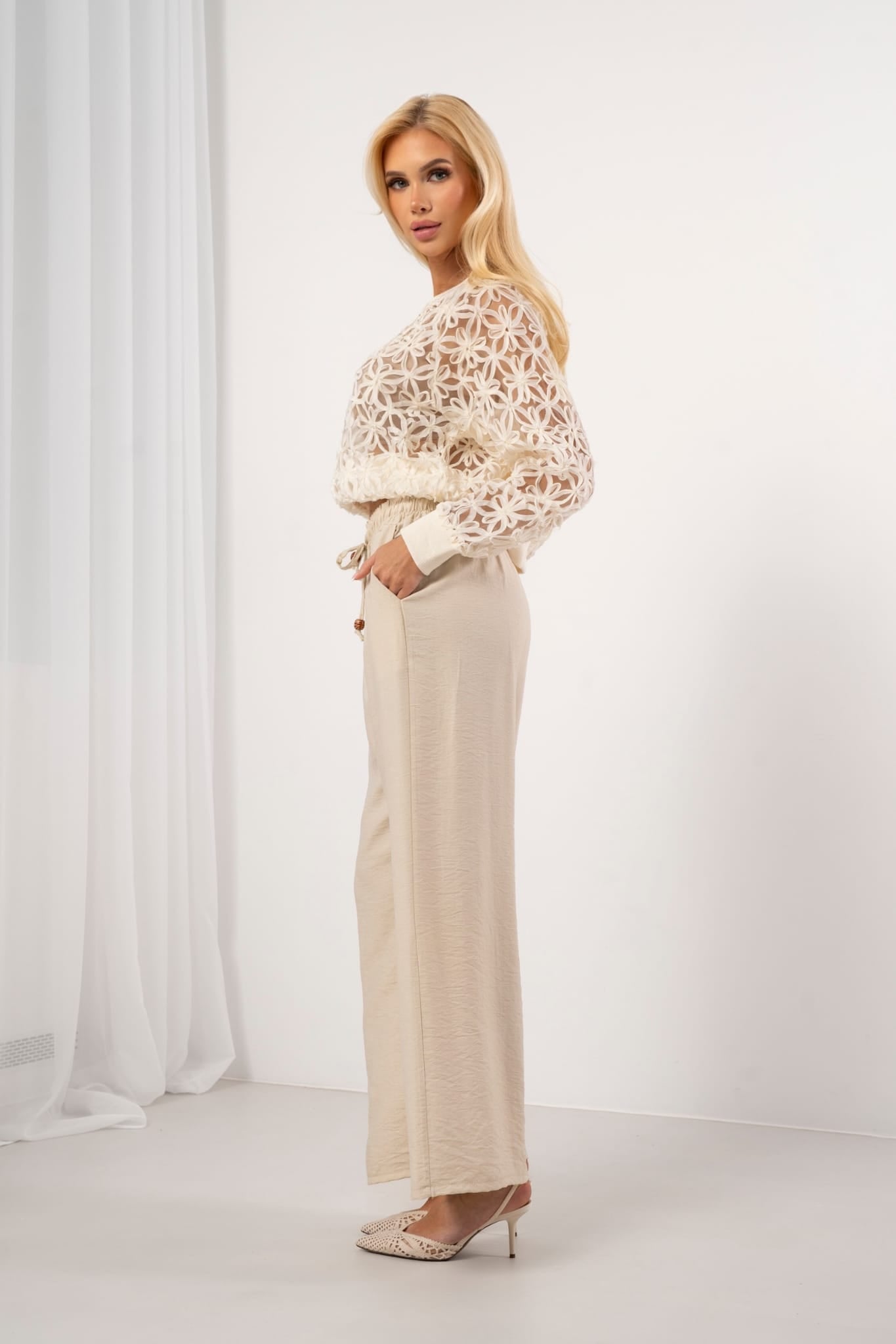 Luftige Wide-Leg Sommerhose mit Leinen-Optik & Ethno-Details