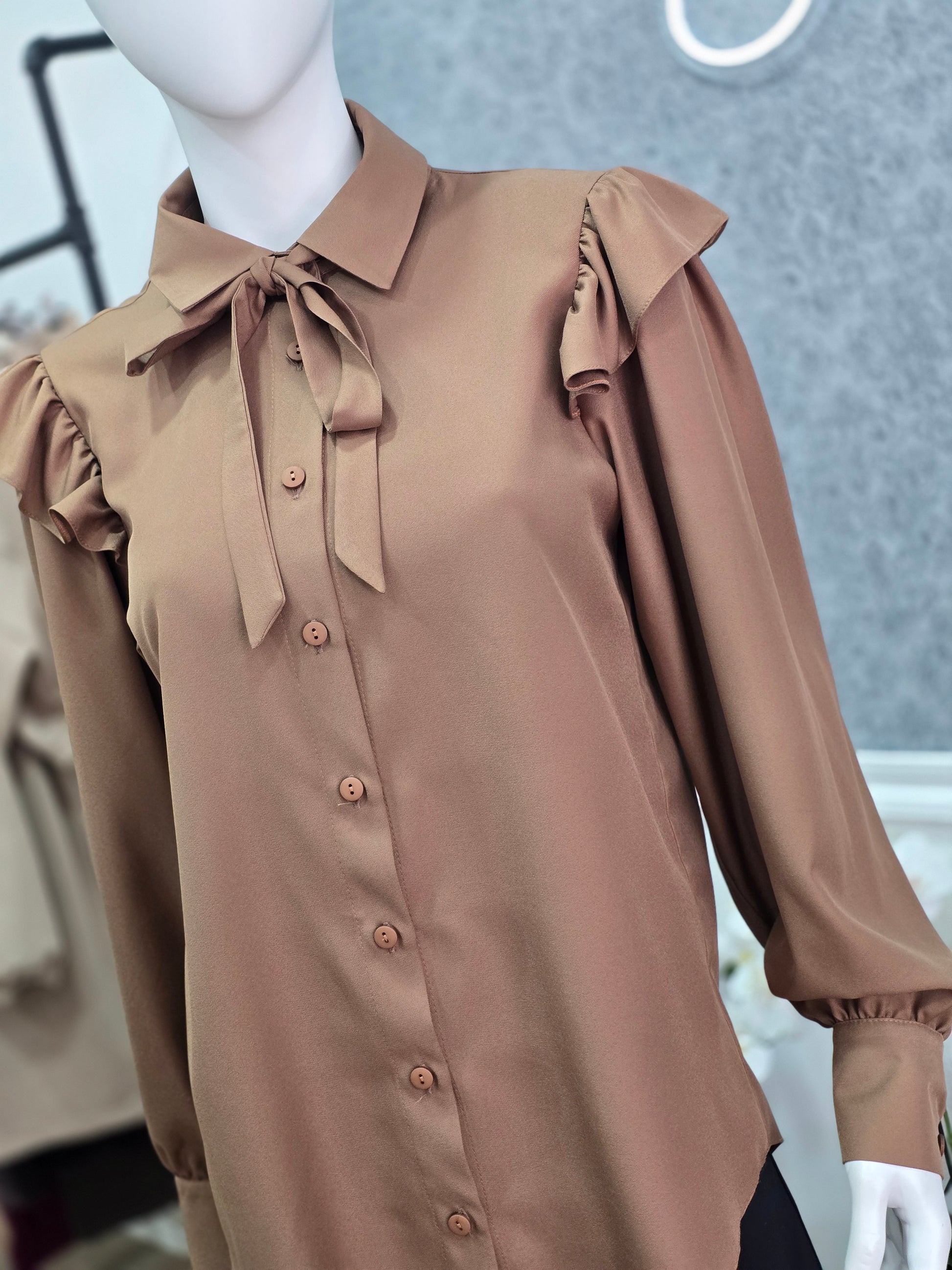 Elegante Damenbluse mit Schleife