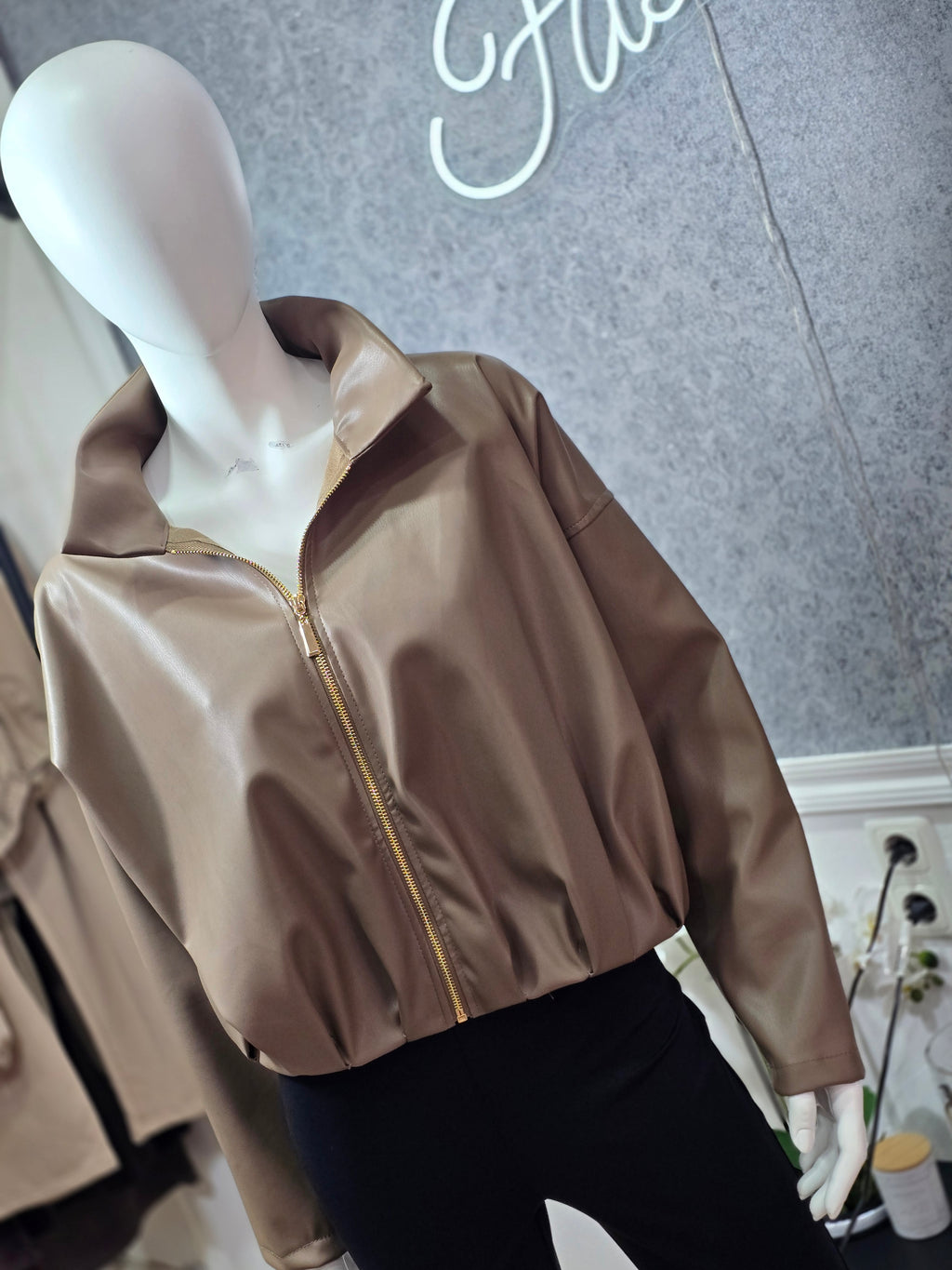 Damen Kunstlederjacke mit Reißverschluss – Made in Italy