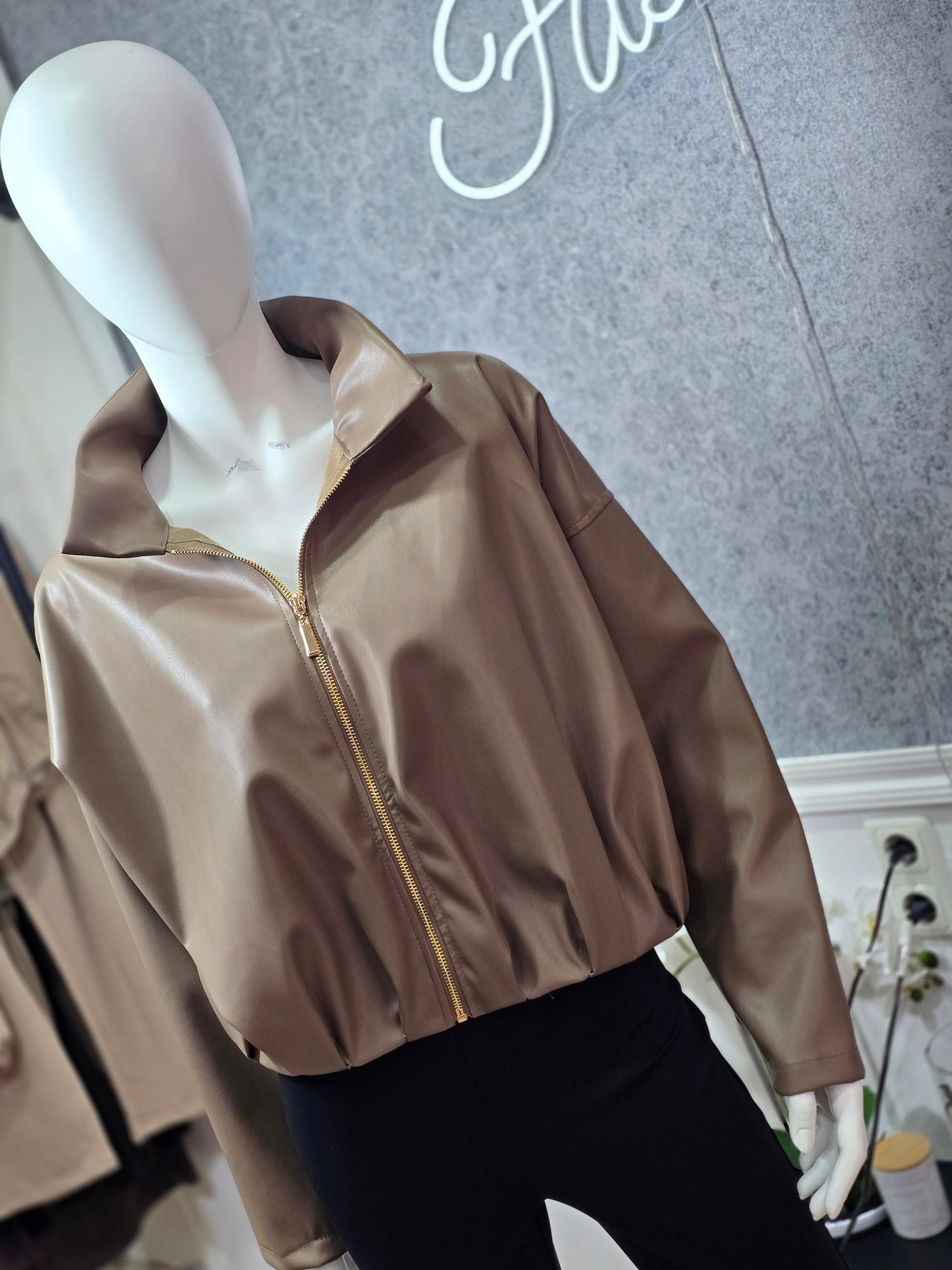 Damen Kunstlederjacke mit Reißverschluss – Made in Italy