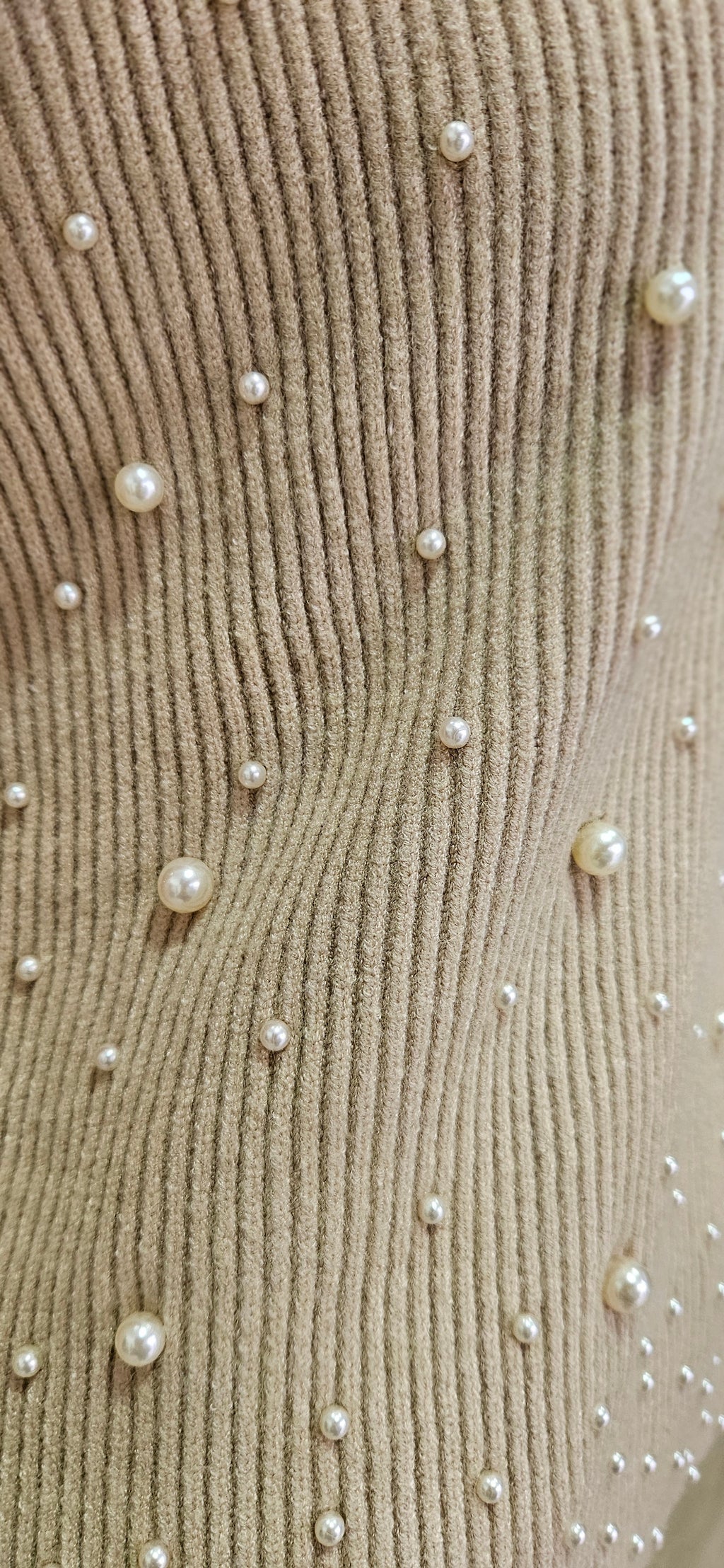 Gerippter Stehkragen-Pullover mit Perlen-Applikation