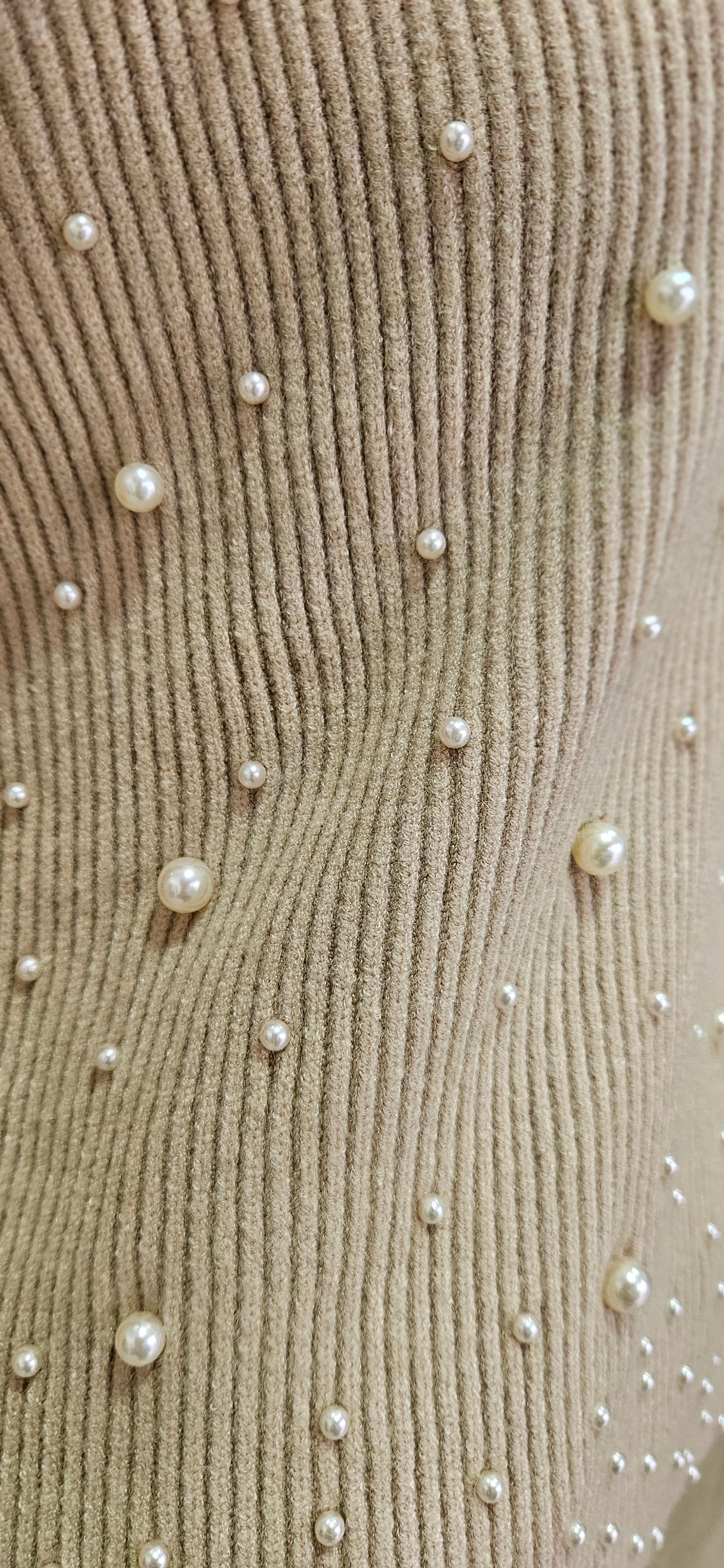 Gerippter Stehkragen-Pullover mit Perlen-Applikation