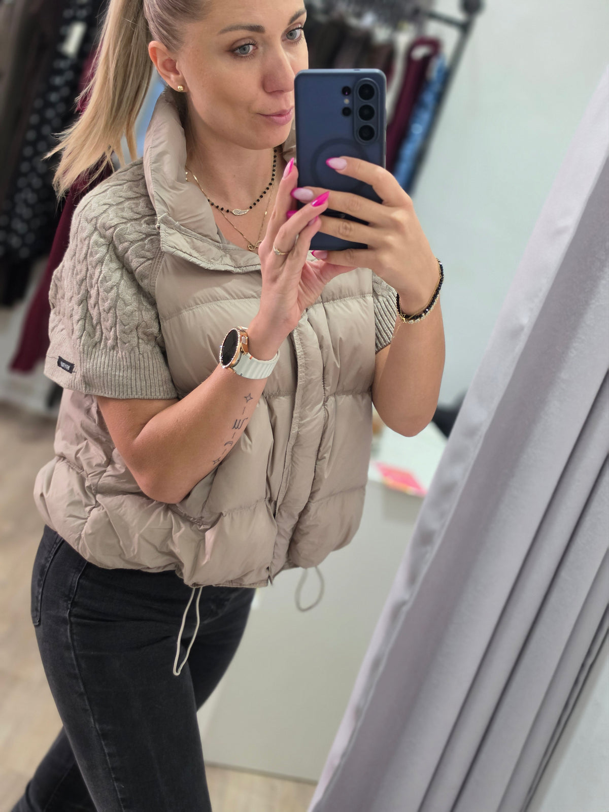 Daunenweste mit Strickärmeln – Einheitsgröße