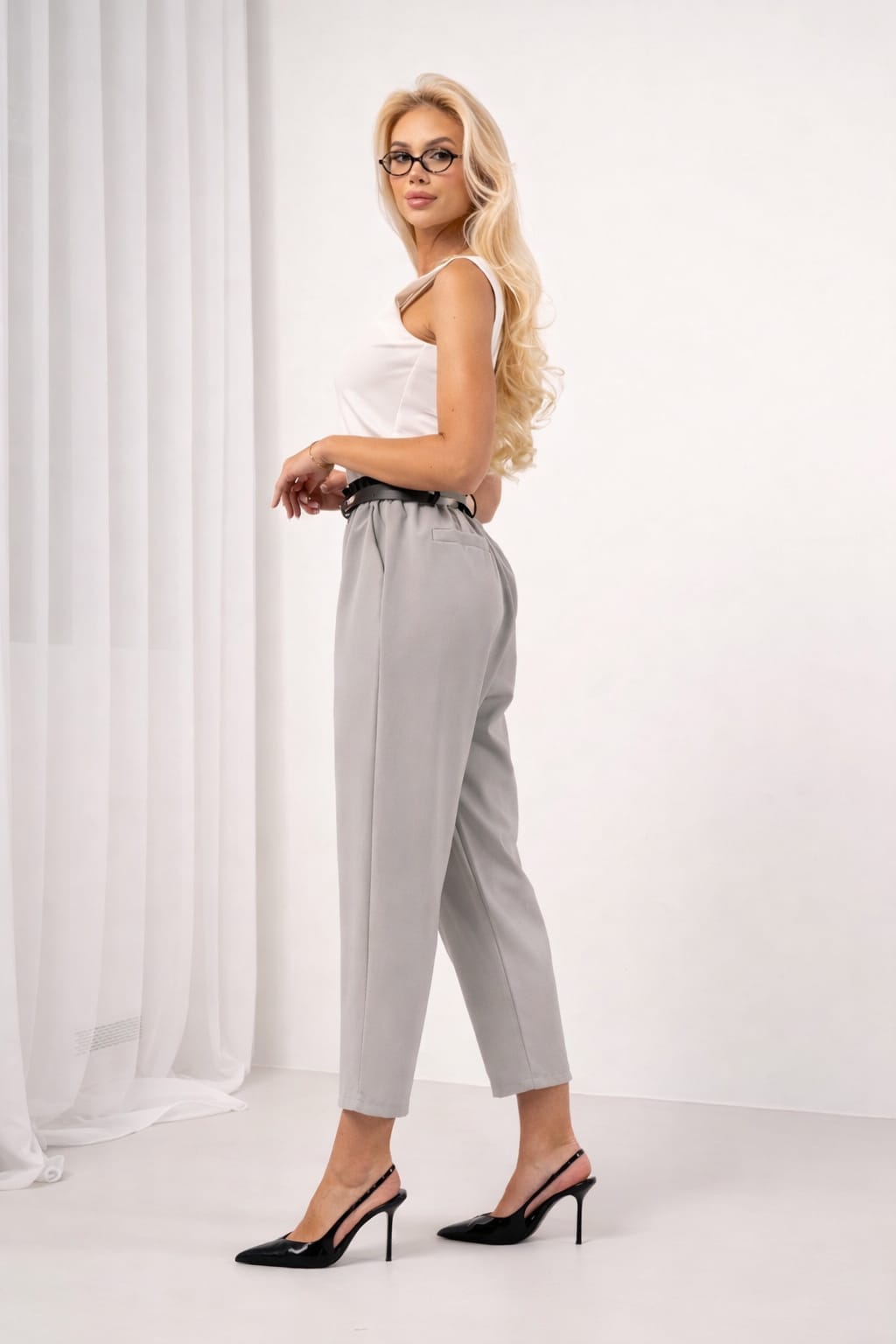 Stilvolle High-Waist Stoffhose in Hellgrau mit Paperbag-Bund