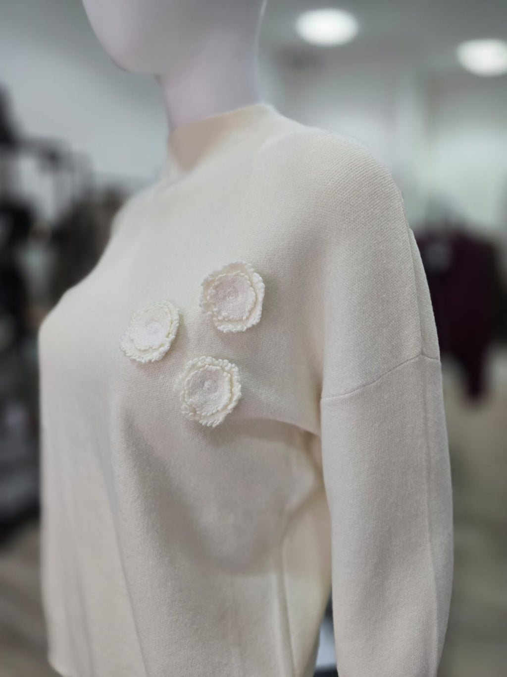 Luxuriöses Strick-Set mit Blumen-Applikationen