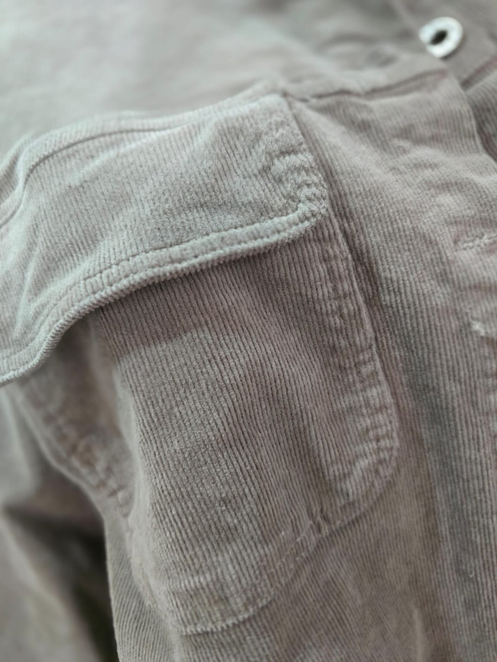 Modische Cord-Hemdjacke (Shacket)