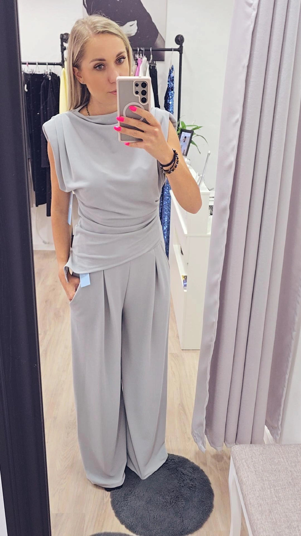 Eleganter Jumpsuit in Hellgrau